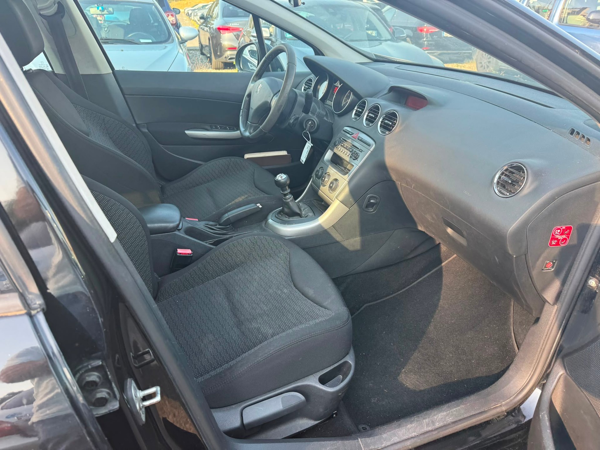 PEUGEOT 308 SW 1.6 HDI Sport-image-8