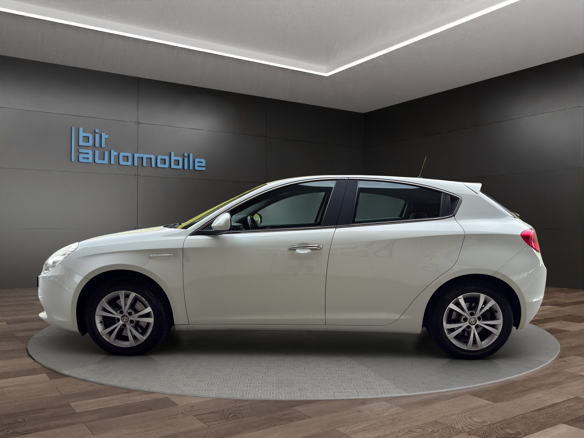ALFA ROMEO Giulietta 1.4 MultiAir Distinctive-image-2