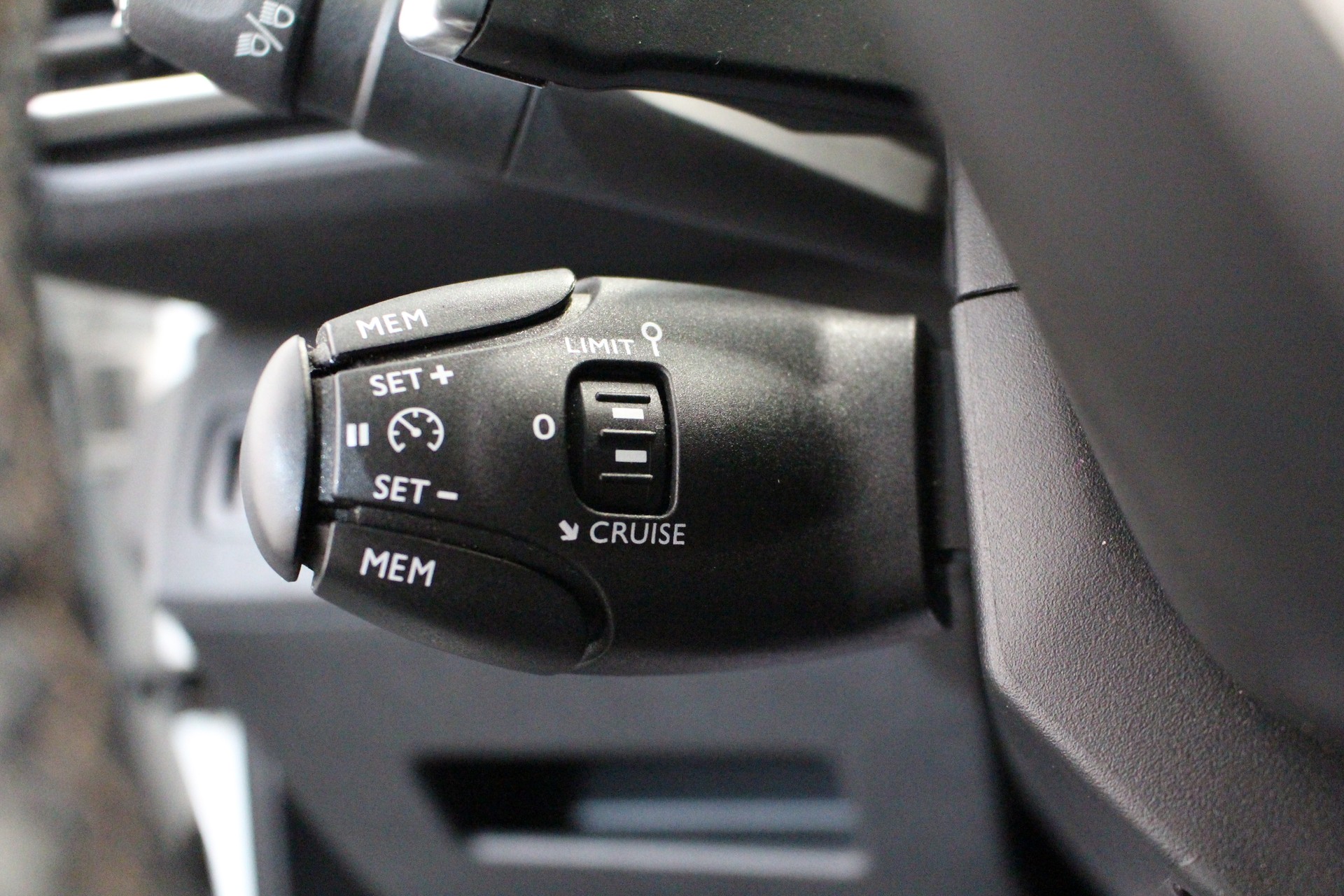 PEUGEOT 3008 2.0 BlueHDi 180 GT-image-14
