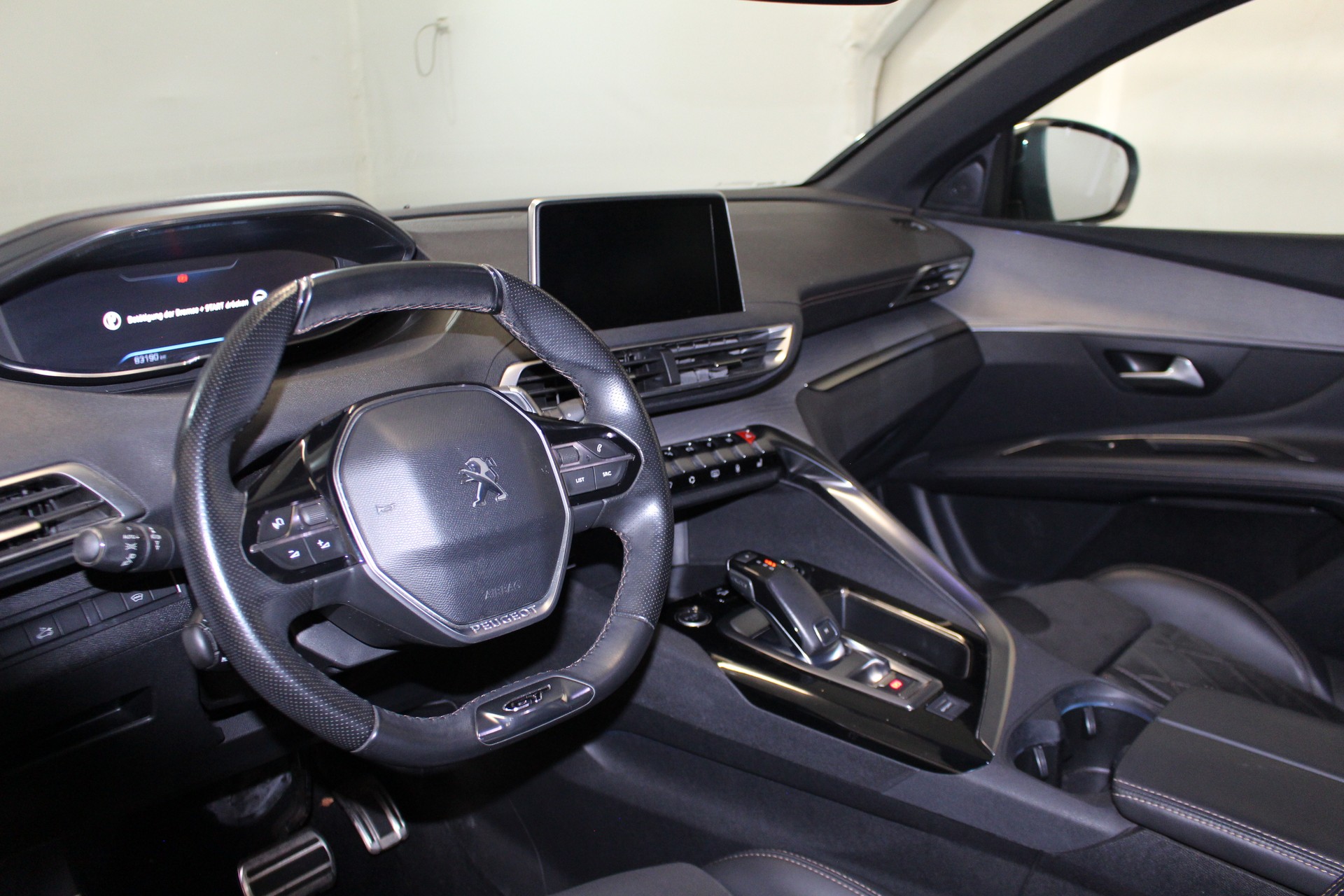 PEUGEOT 3008 2.0 BlueHDi 180 GT-image-11