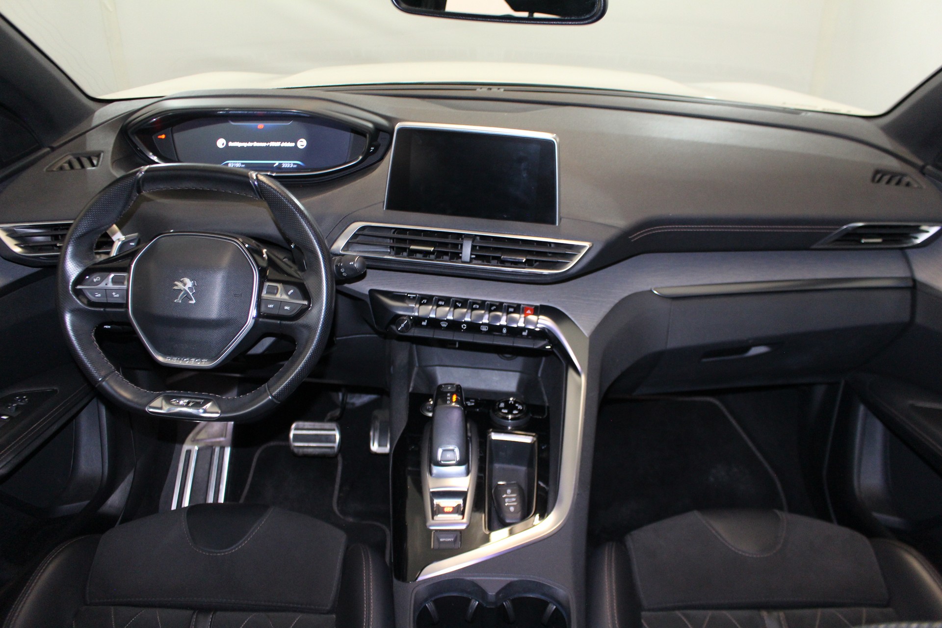 PEUGEOT 3008 2.0 BlueHDi 180 GT-image-12
