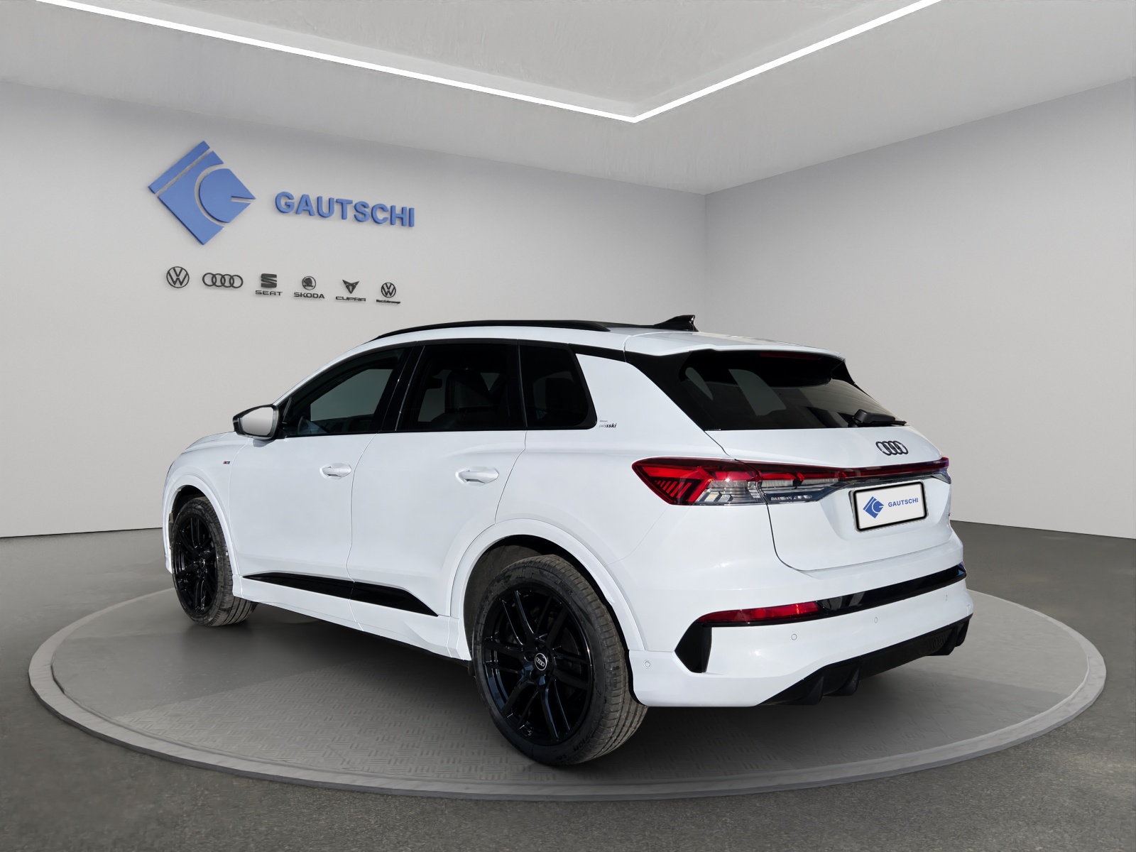 AUDI Q4 e-tron SUV quattro performance Swiss Ski-image-2