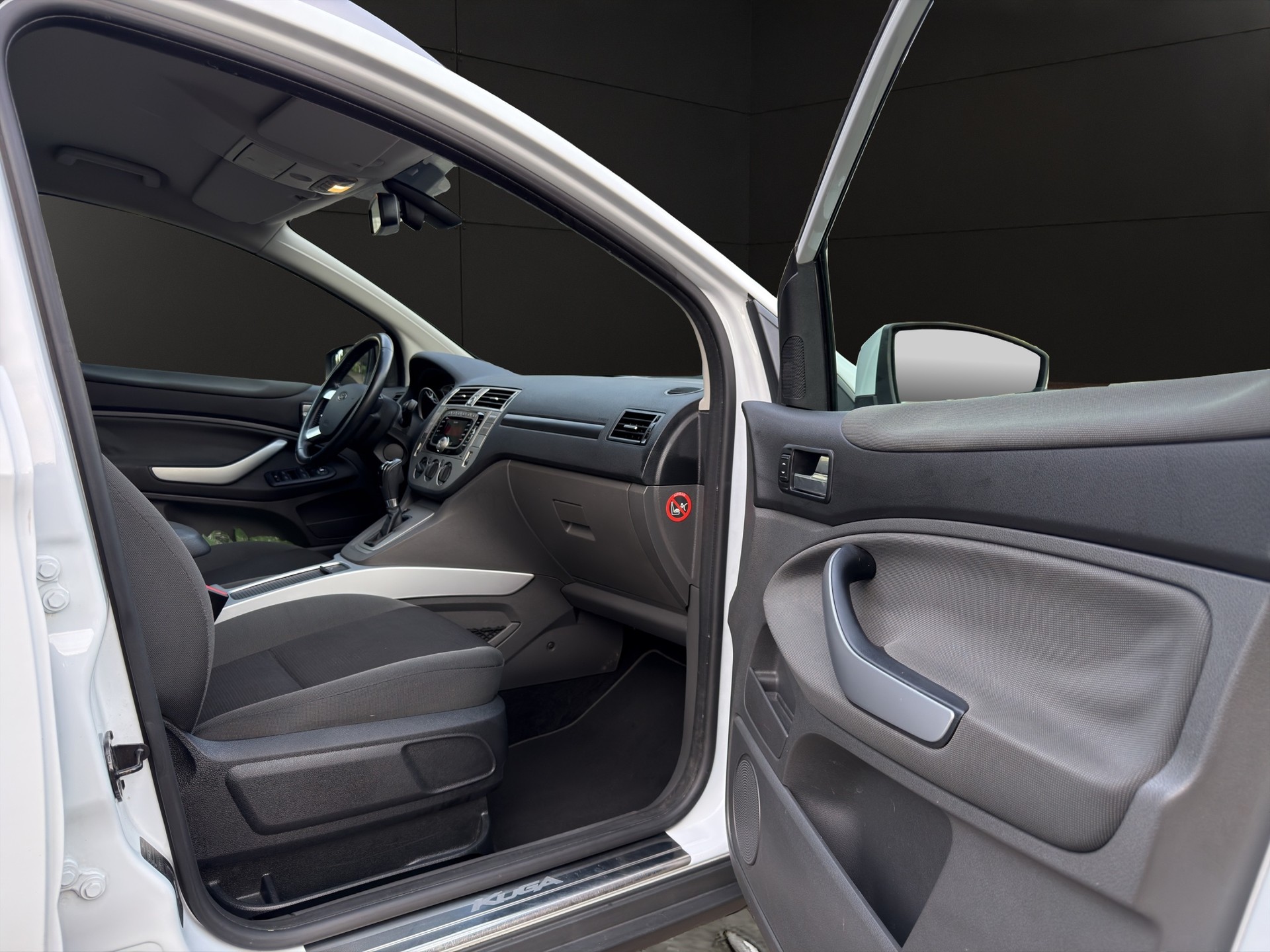 FORD Kuga 2.0 TDCi Titanium 4WD PowerShift Anhängelast 2500Kg-image-14