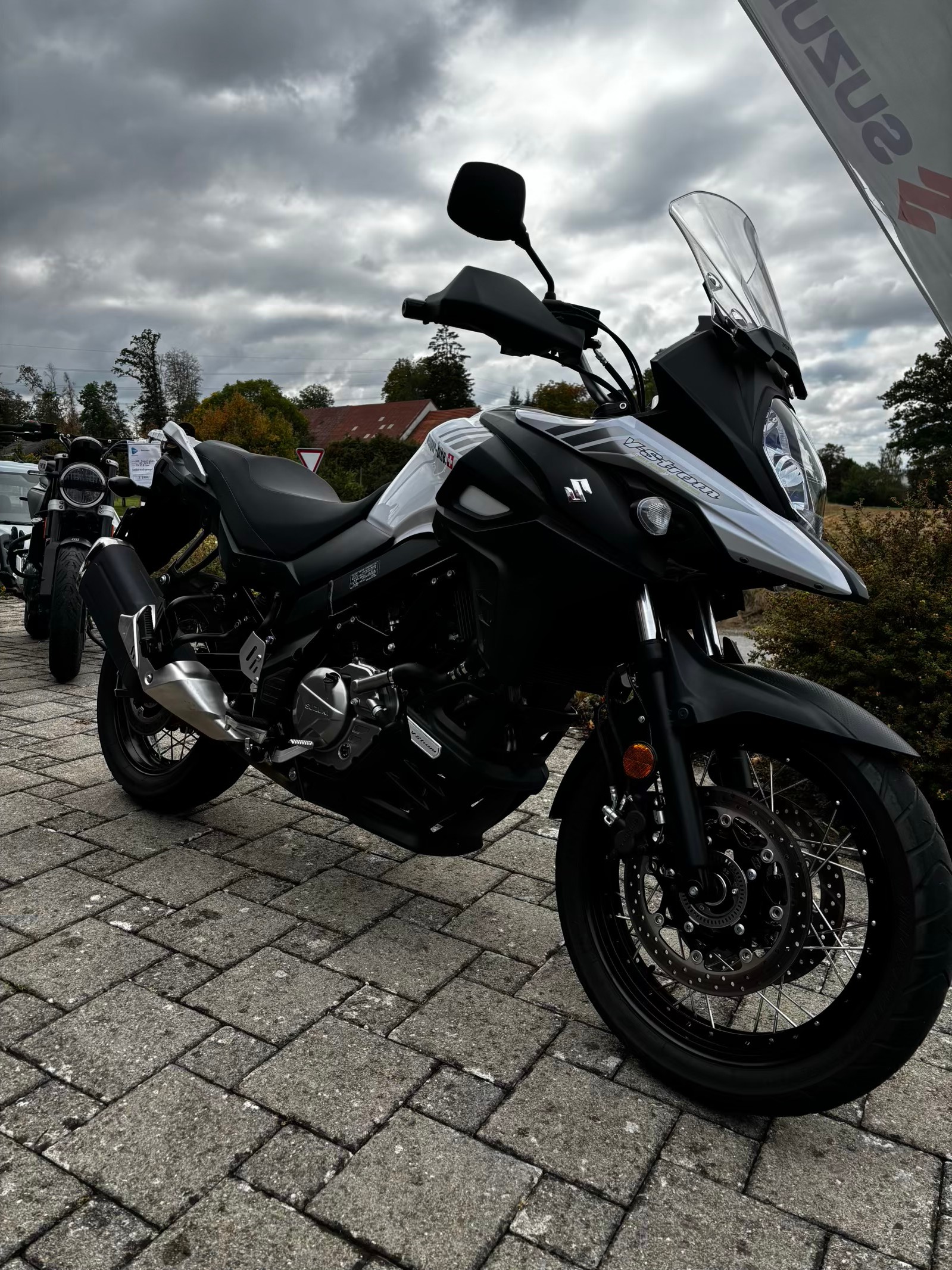 SUZUKI DL 650 XA ABS L7-image-5