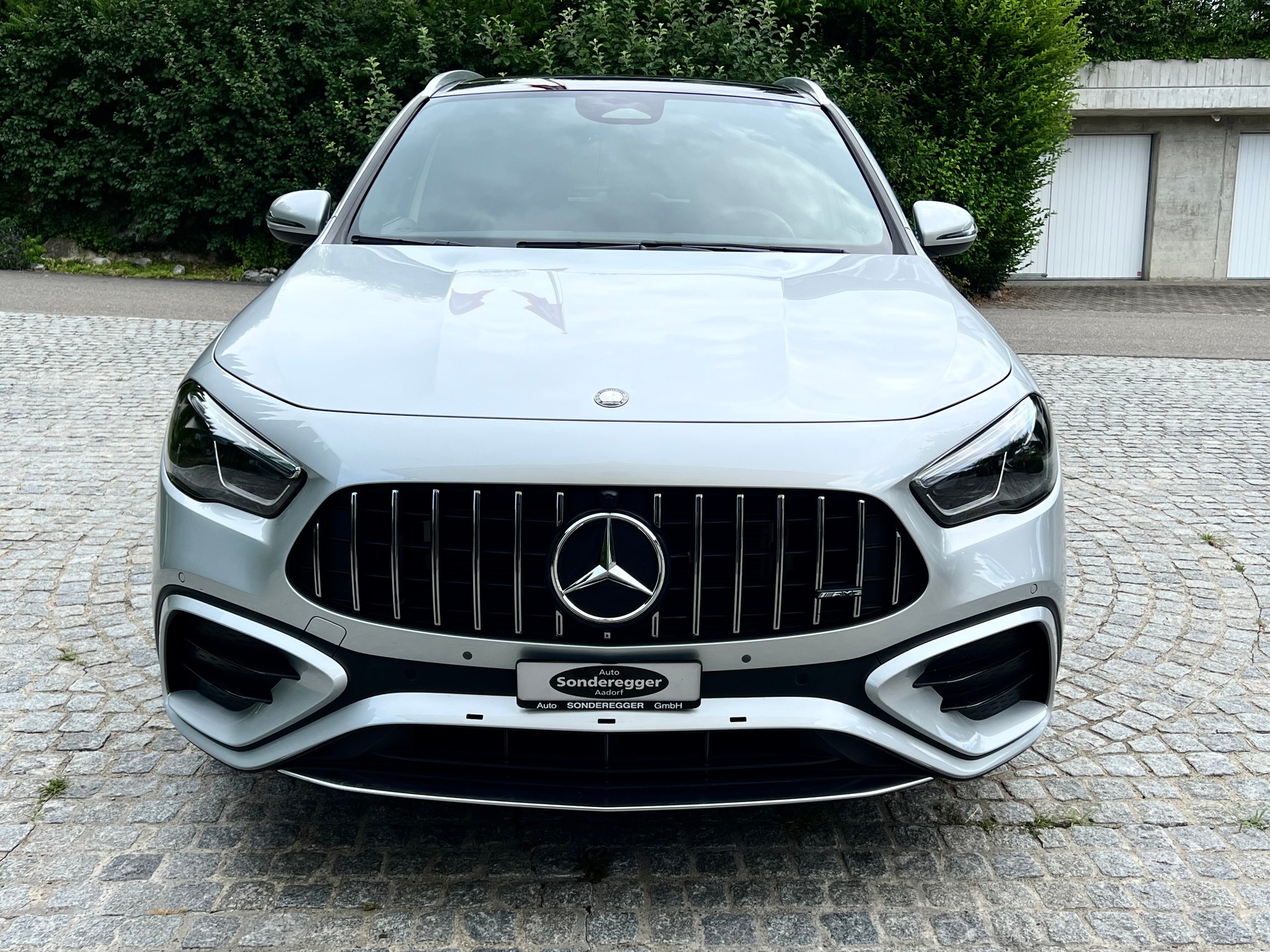 MERCEDES-BENZ GLA AMG 35 4Matic 8G-DCT-showroom-element-2
