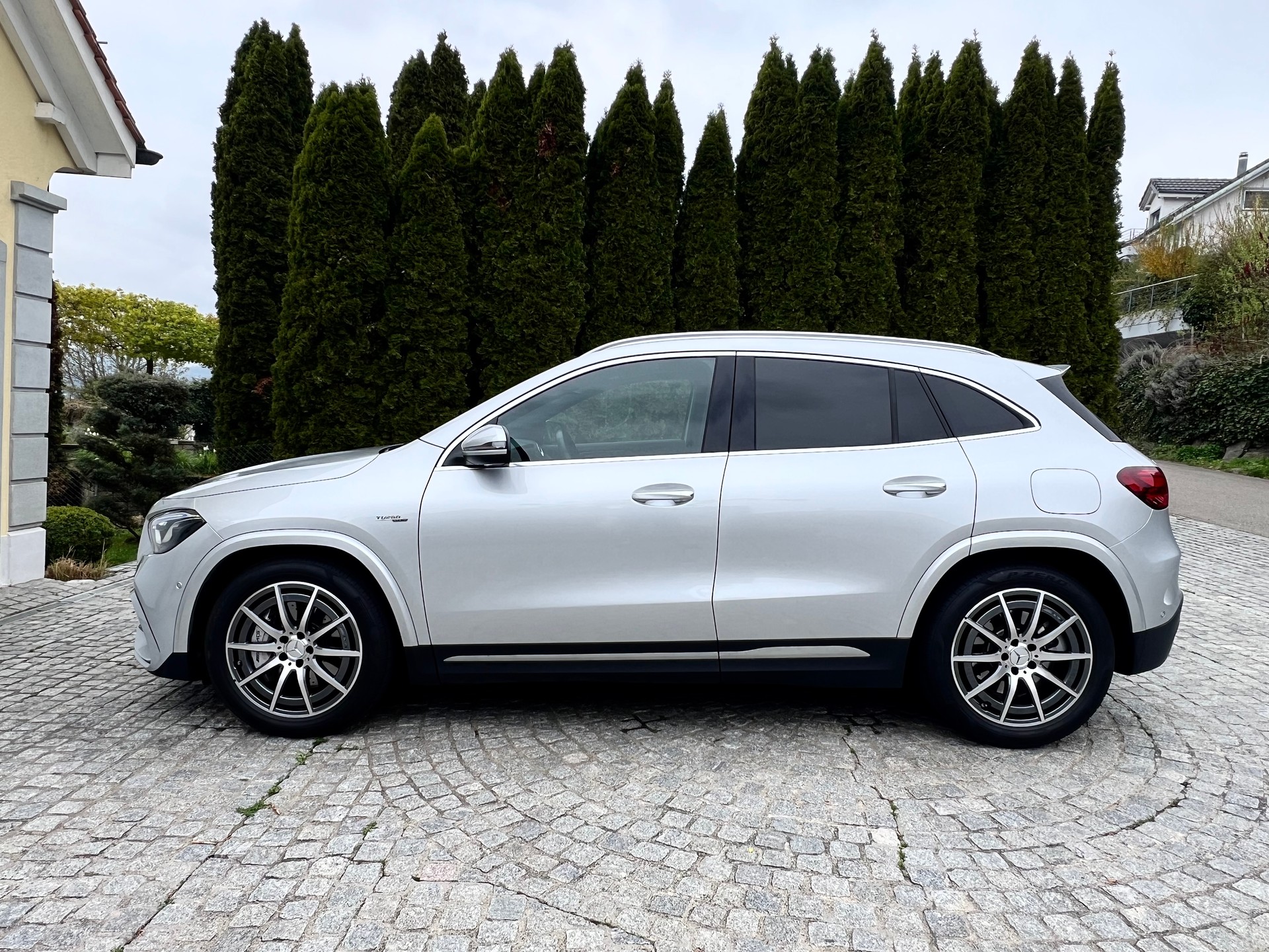 MERCEDES-BENZ GLA AMG 35 4Matic 8G-DCT-showroom-element-1