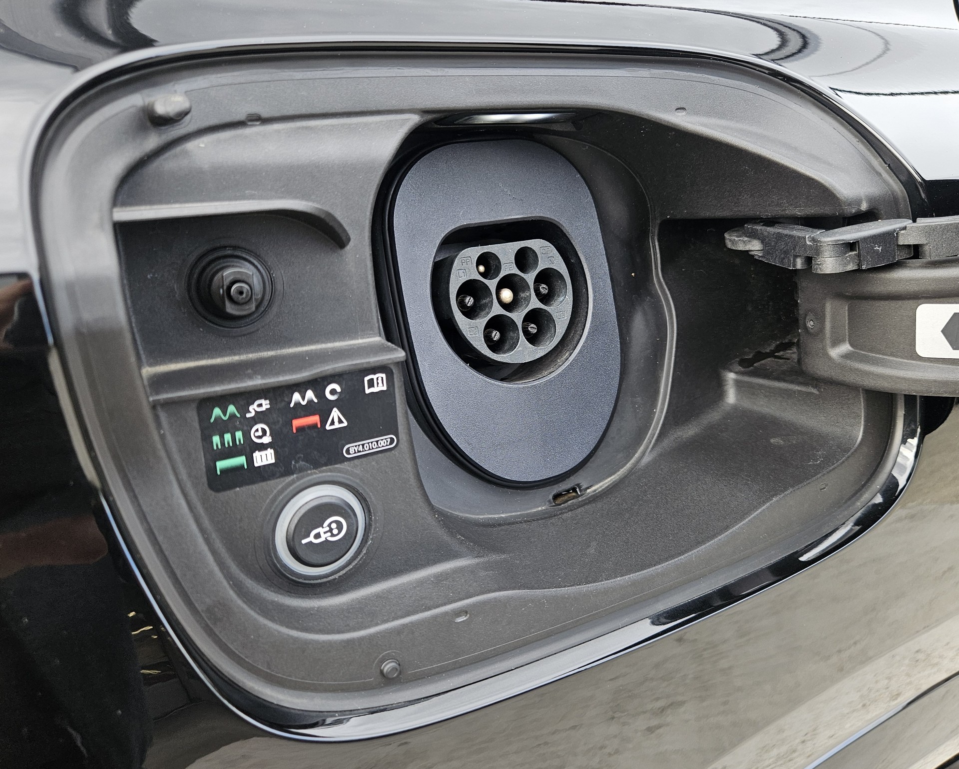 AUDI Q6 e-tron quattro S-Line mit Anhängerkupplung-image-9