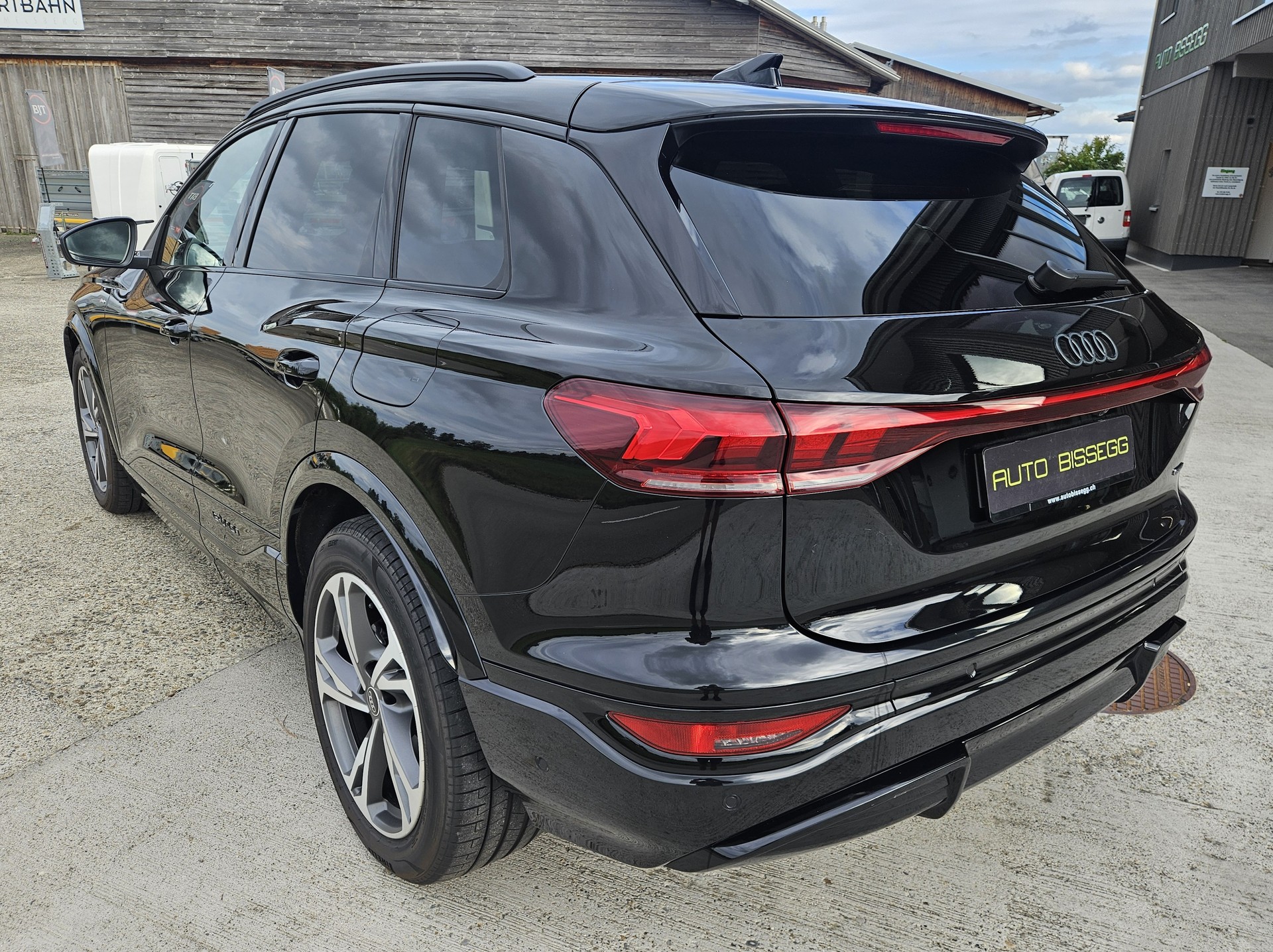 AUDI Q6 e-tron quattro S-Line mit Anhängerkupplung-image-5