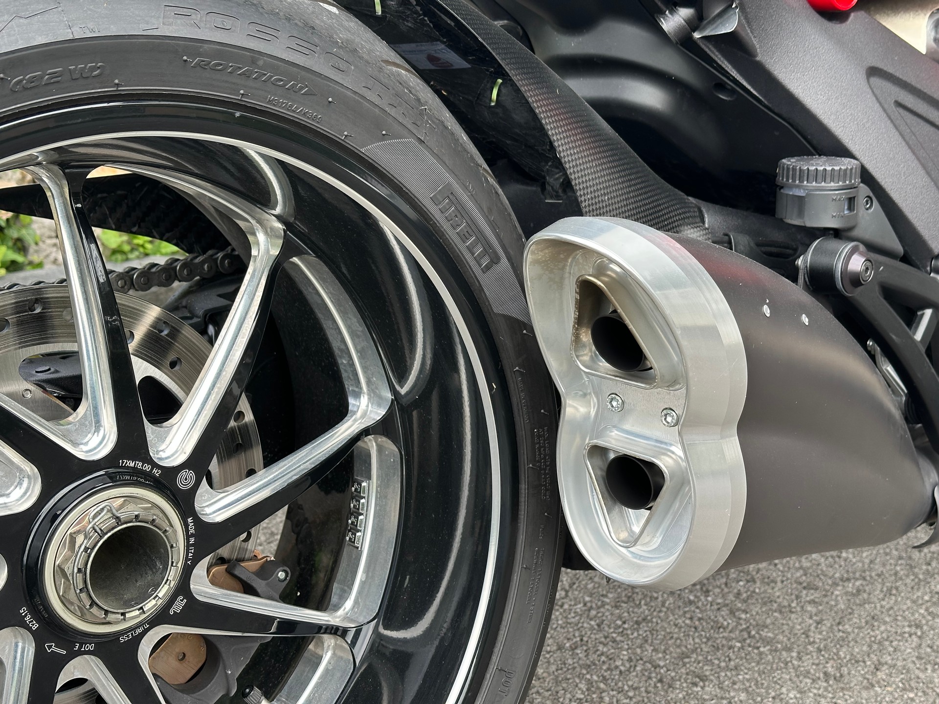 DUCATI Diavel 1200 Carbon-image-3