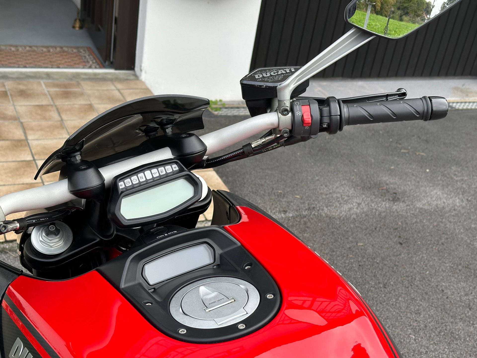 DUCATI Diavel 1200 Carbon-image-8
