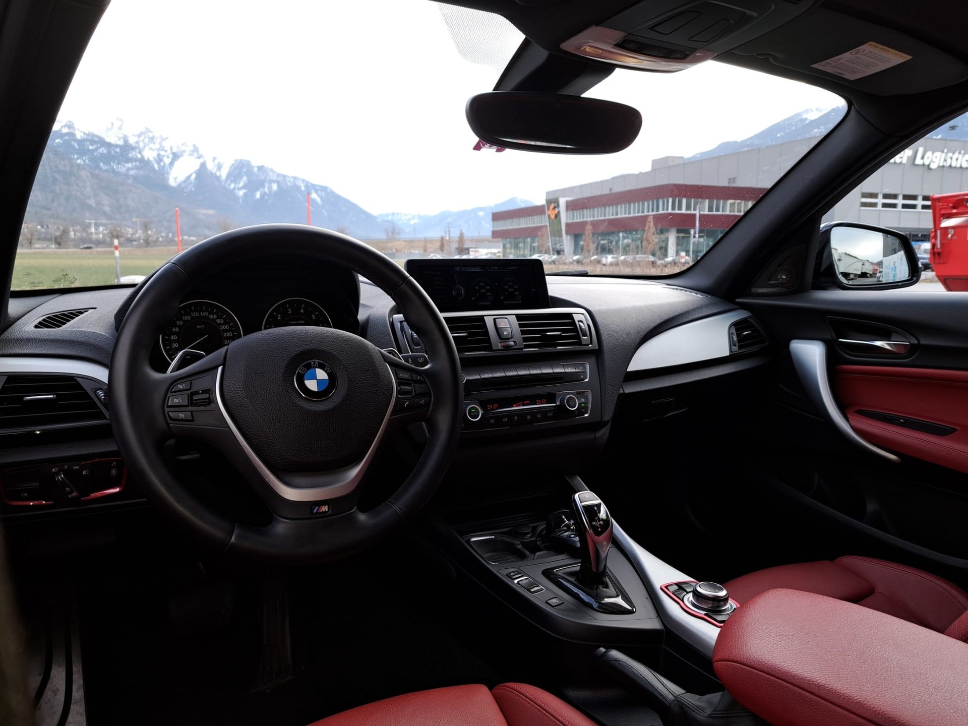BMW M135i xDrive Steptronic-image-7