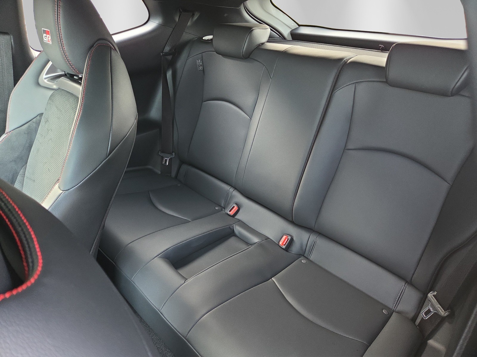 TOYOTA Yaris 1.6 GR Sport-image-10