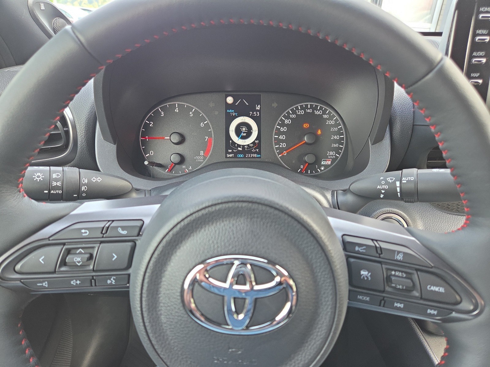 TOYOTA Yaris 1.6 GR Sport-image-13