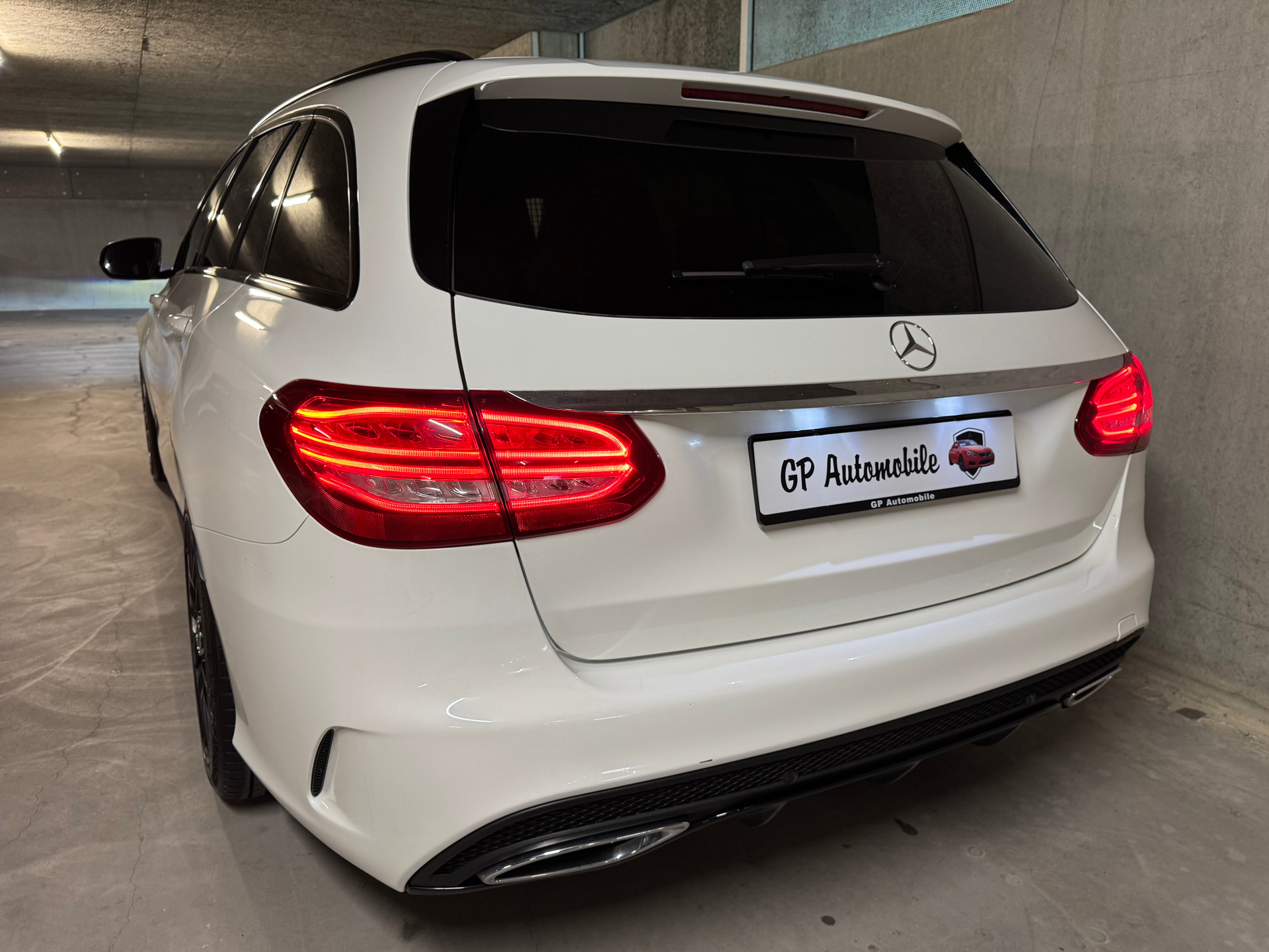 MERCEDES-BENZ C 250 BlueTEC AMG Line 4Matic 7G-Tronic-image-17