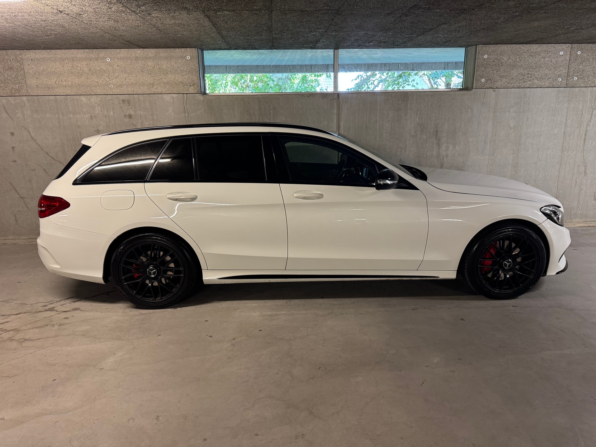MERCEDES-BENZ C 250 BlueTEC AMG Line 4Matic 7G-Tronic-image-4