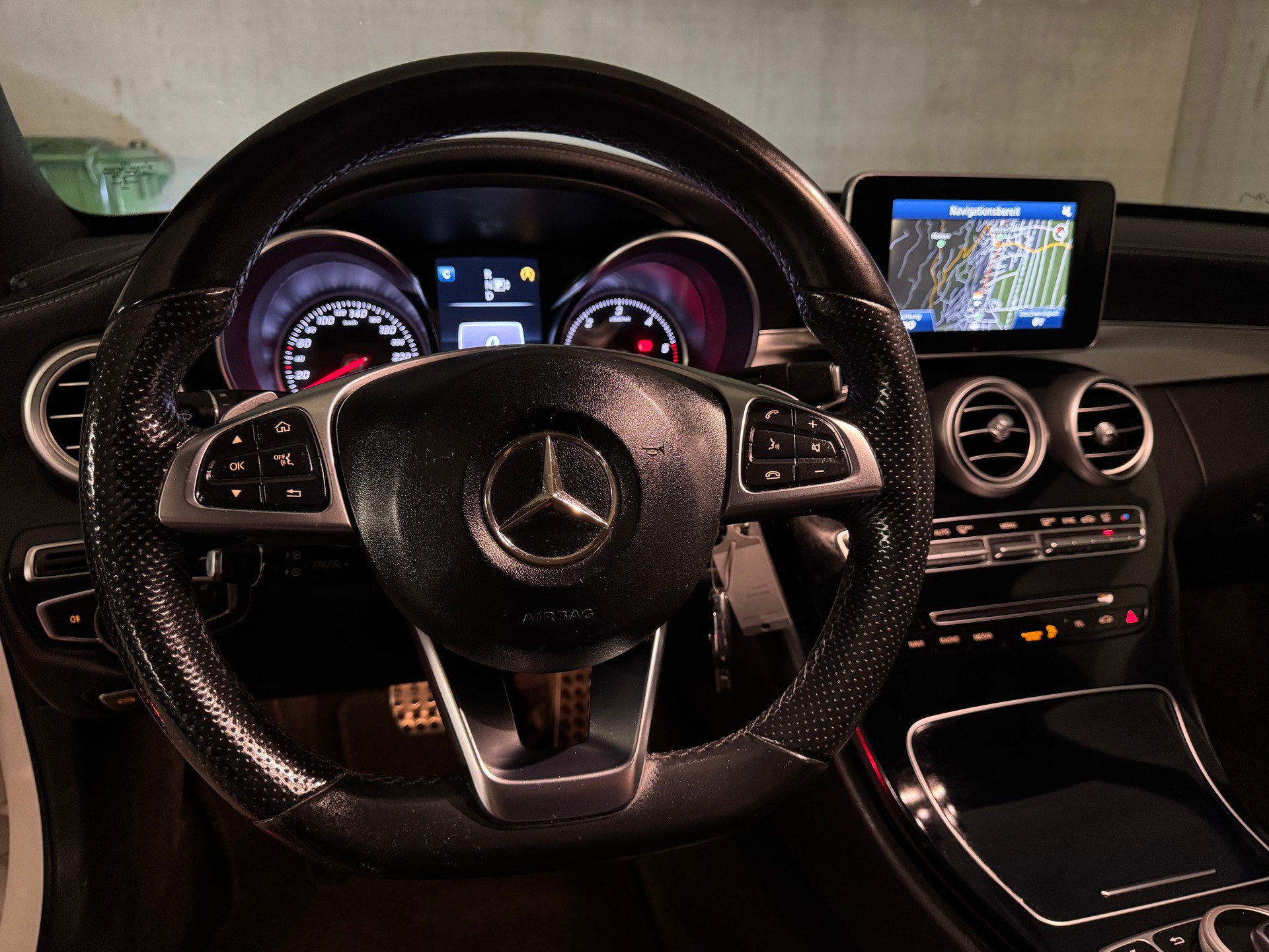 MERCEDES-BENZ C 250 BlueTEC AMG Line 4Matic 7G-Tronic-image-27