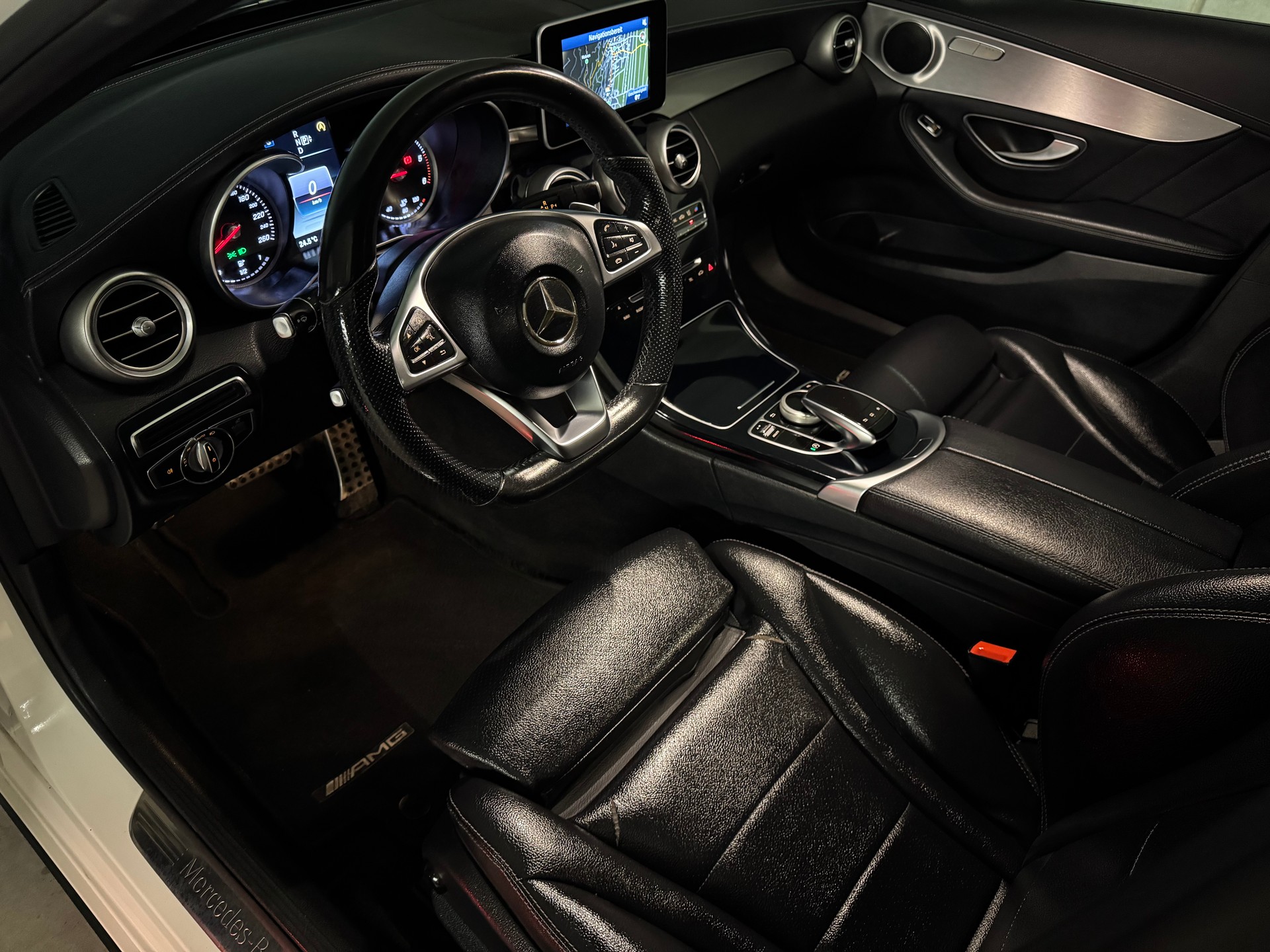 MERCEDES-BENZ C 250 BlueTEC AMG Line 4Matic 7G-Tronic-image-21