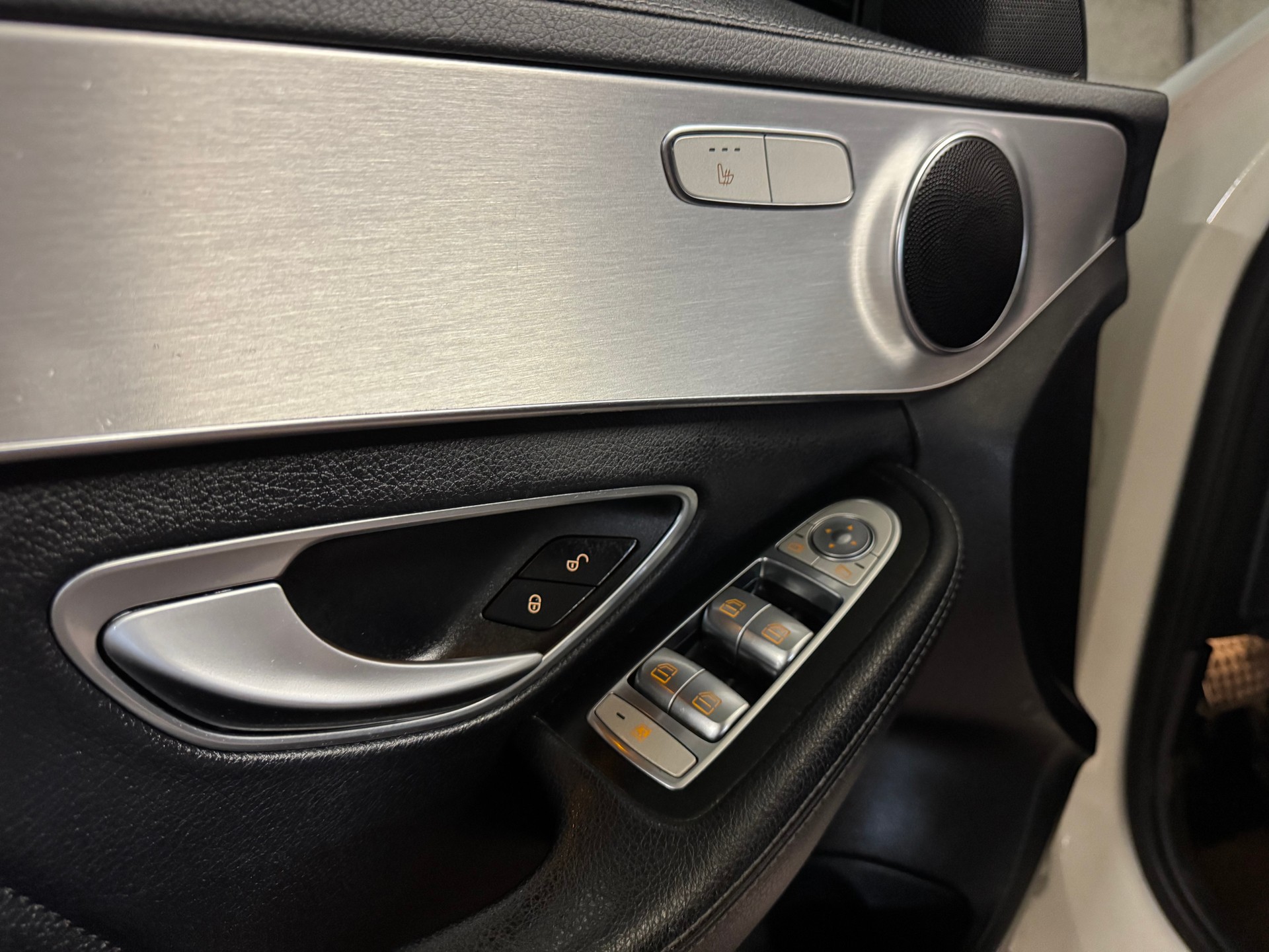 MERCEDES-BENZ C 250 BlueTEC AMG Line 4Matic 7G-Tronic-image-26