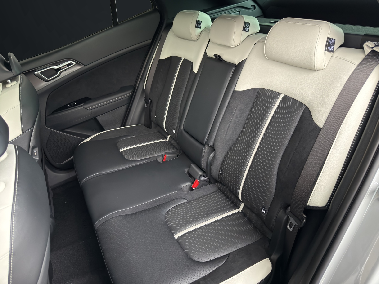 KIA Sportage 1.6 T-GDi Hybrid GT-Line-image-11