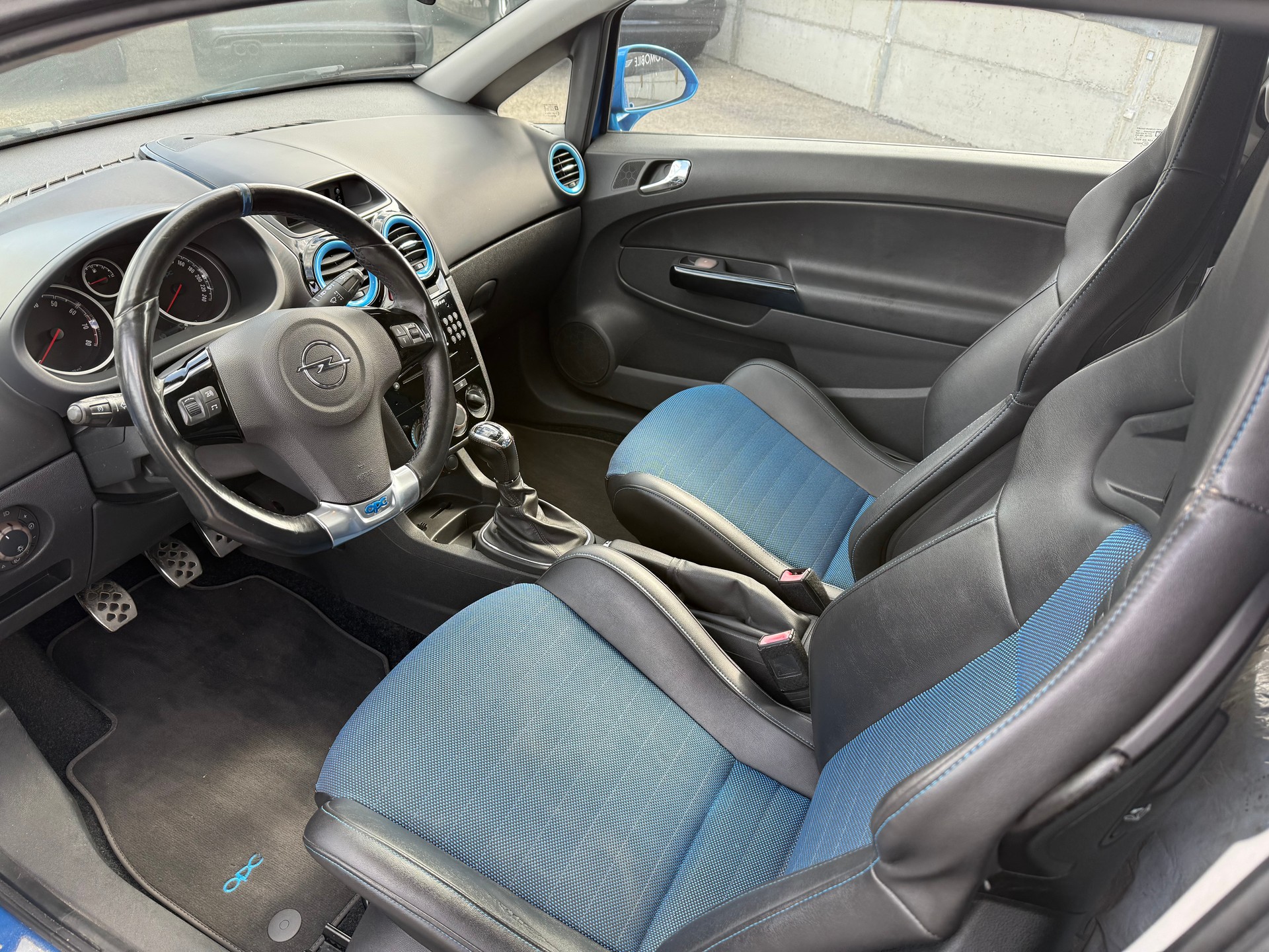 OPEL Corsa 1.6 Turbo OPC-image-6
