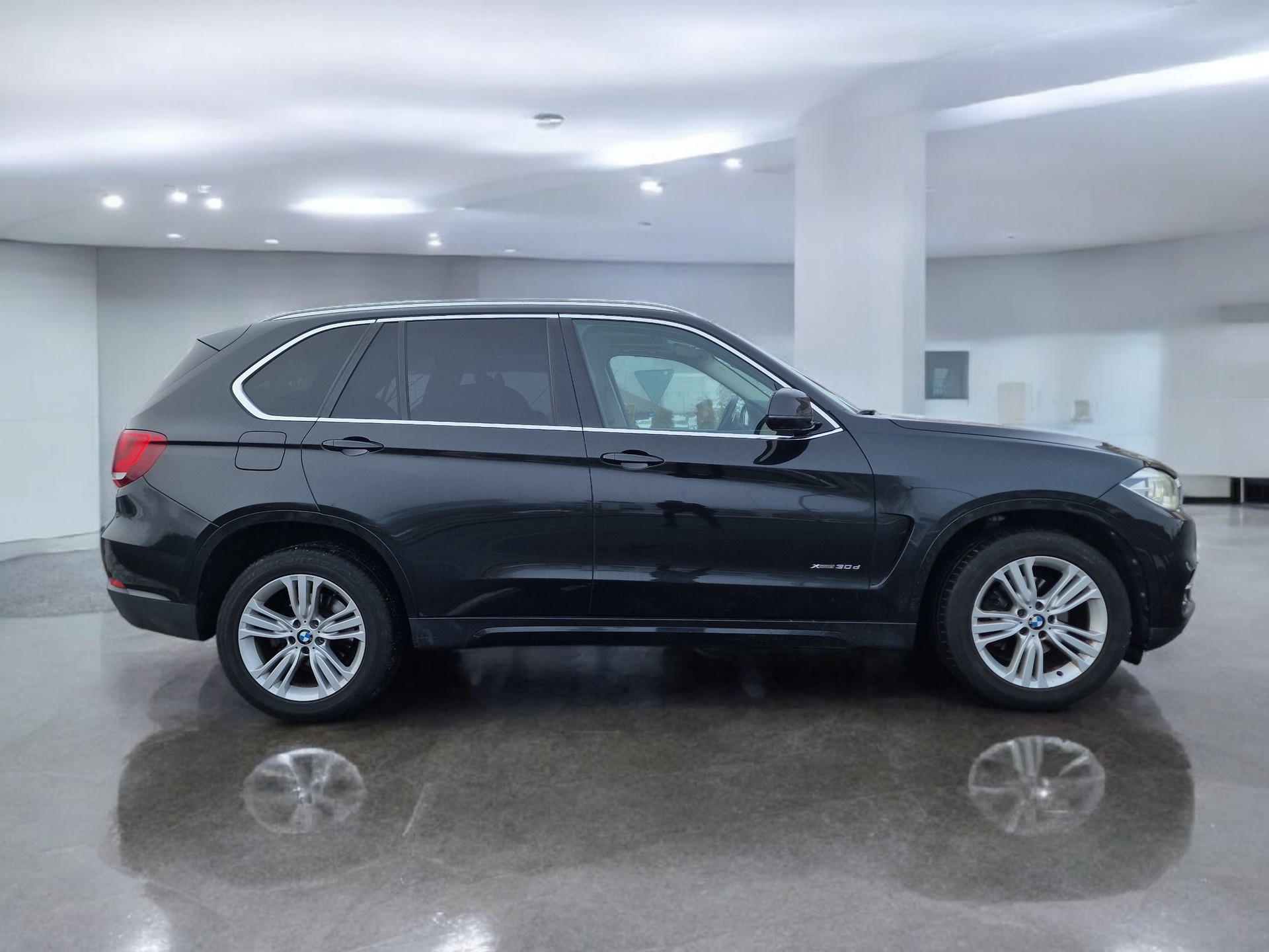 BMW X5 xDrive 30d Steptronic 12Mt Gara Anhängkupp MFK Neu 8x Alu-showroom-element-1