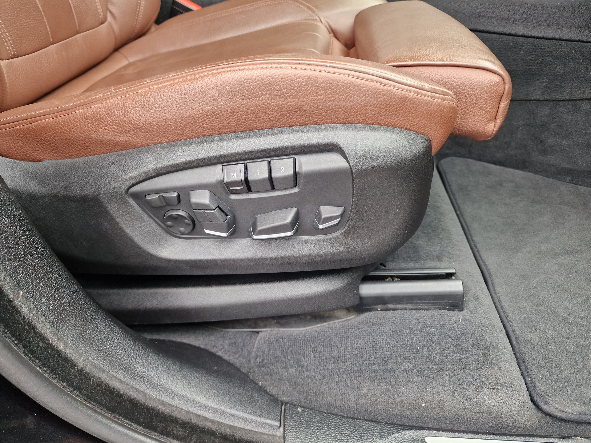 BMW X5 xDrive 30d Steptronic 12Mt Gara Anhängkupp MFK Neu 8x Alu-image-15