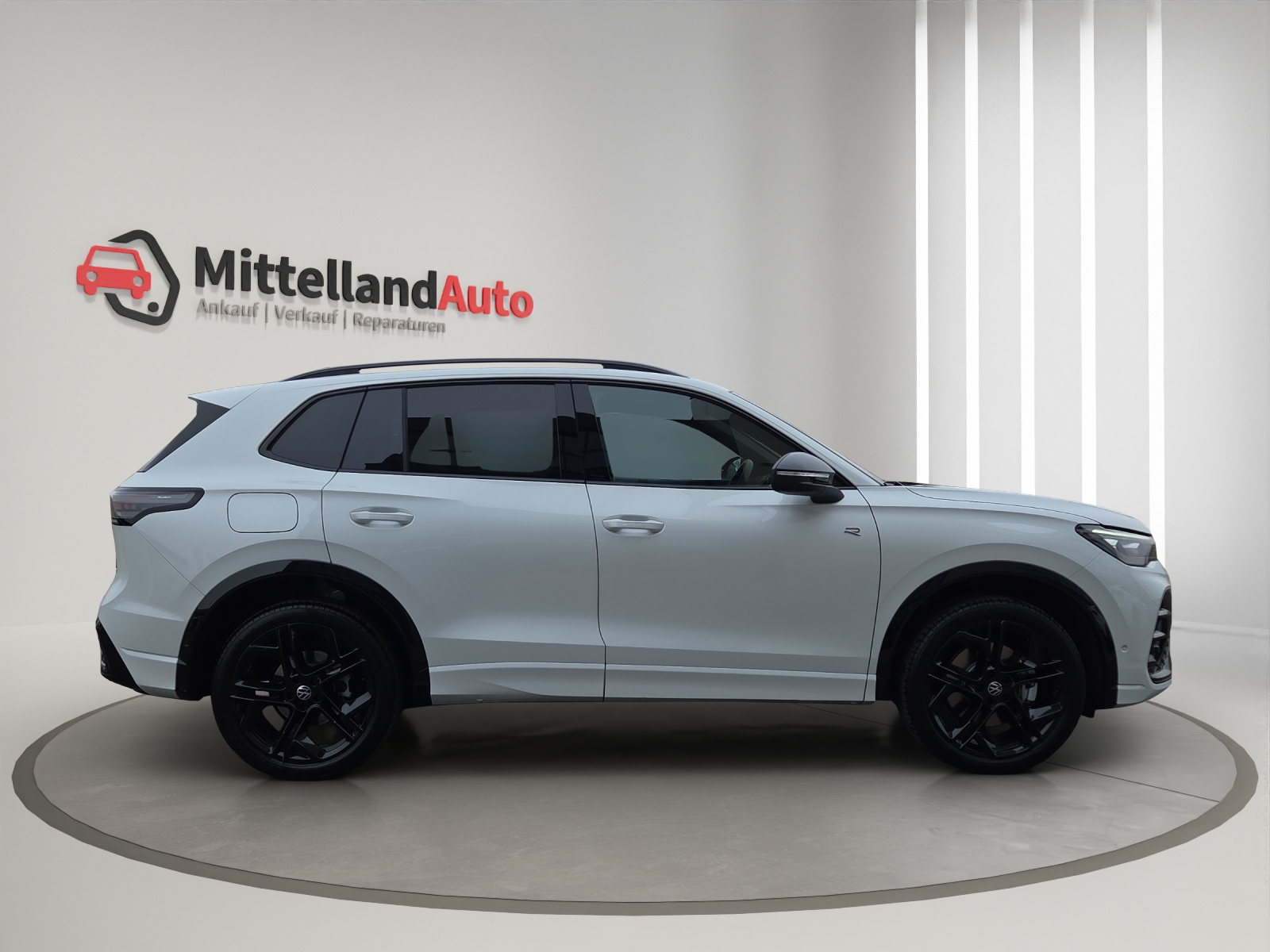 VW Tiguan 2.0 TDI SCR R-Line 4Motion DSG-showroom-element-3
