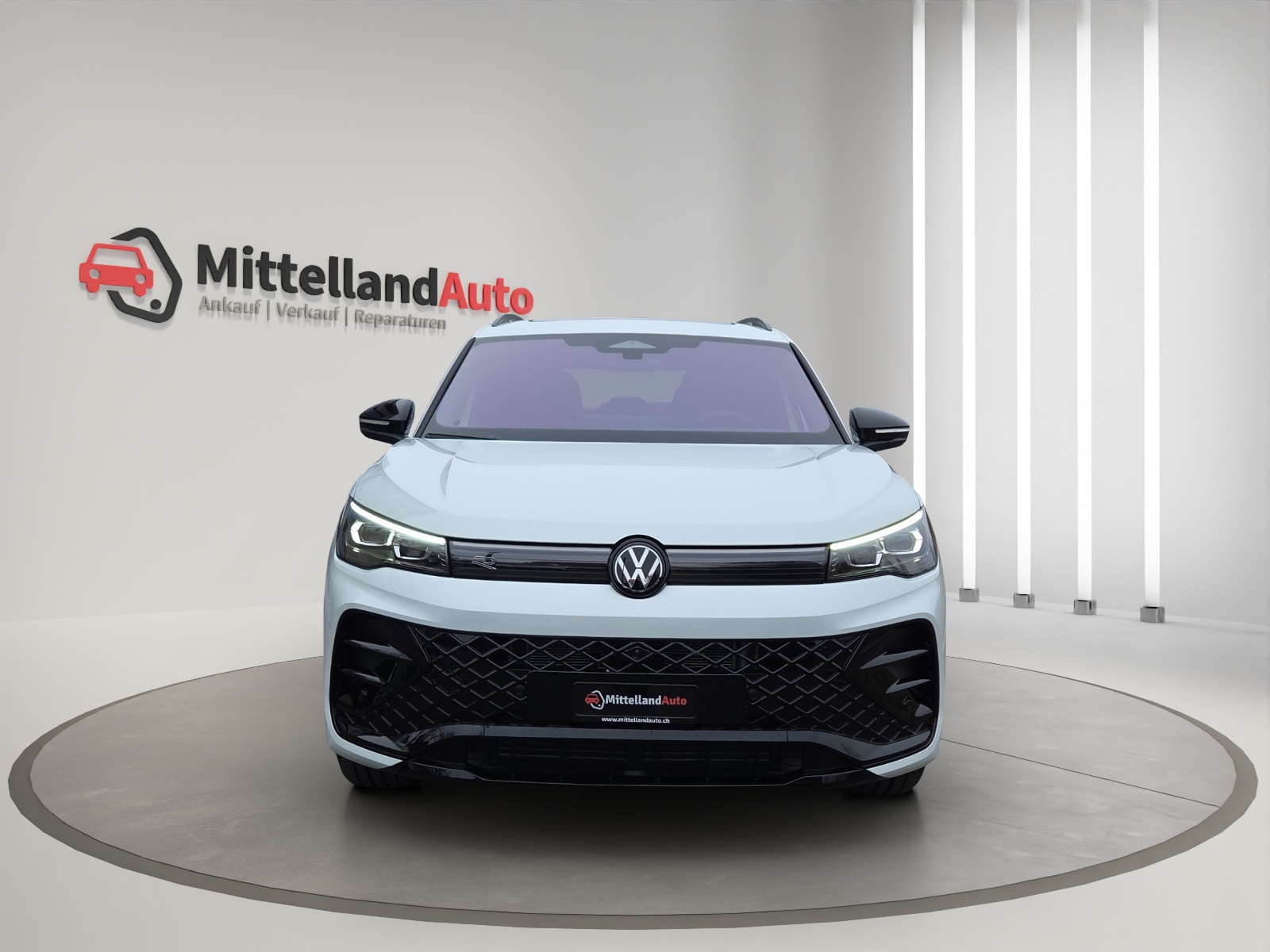 VW Tiguan 2.0 TDI SCR R-Line 4Motion DSG-showroom-element-1