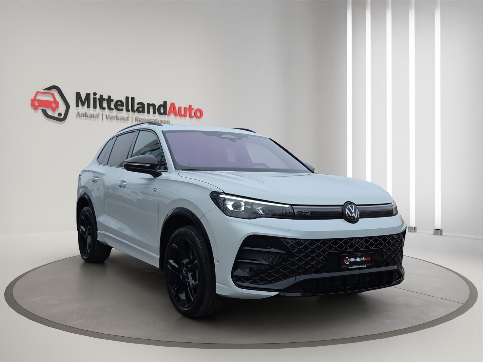 VW Tiguan 2.0 TDI SCR R-Line 4Motion DSG-showroom-element-2