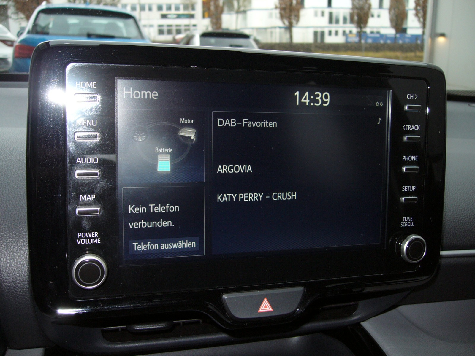 TOYOTA Yaris Cross 1.5 Comfort e-CVT AWDi Voll-Hybrid 4x4-image-11