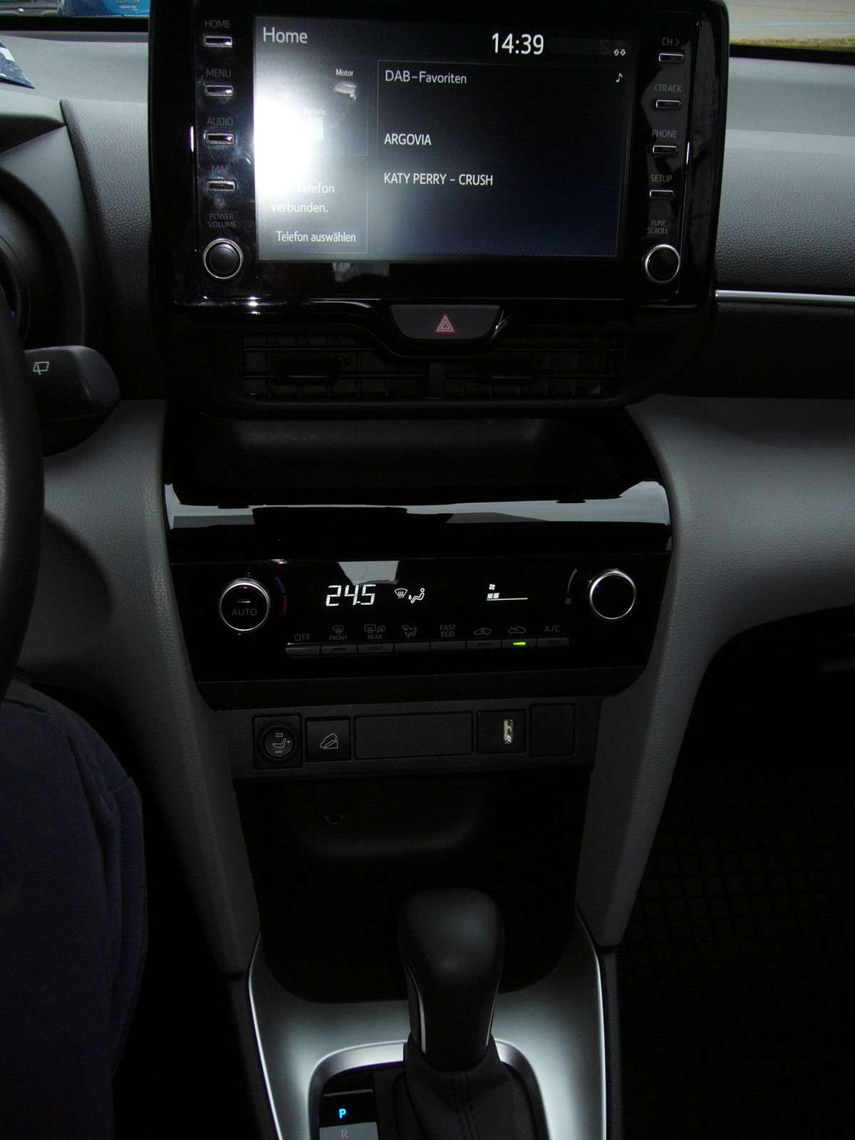 TOYOTA Yaris Cross 1.5 Comfort e-CVT AWDi Voll-Hybrid 4x4-image-9