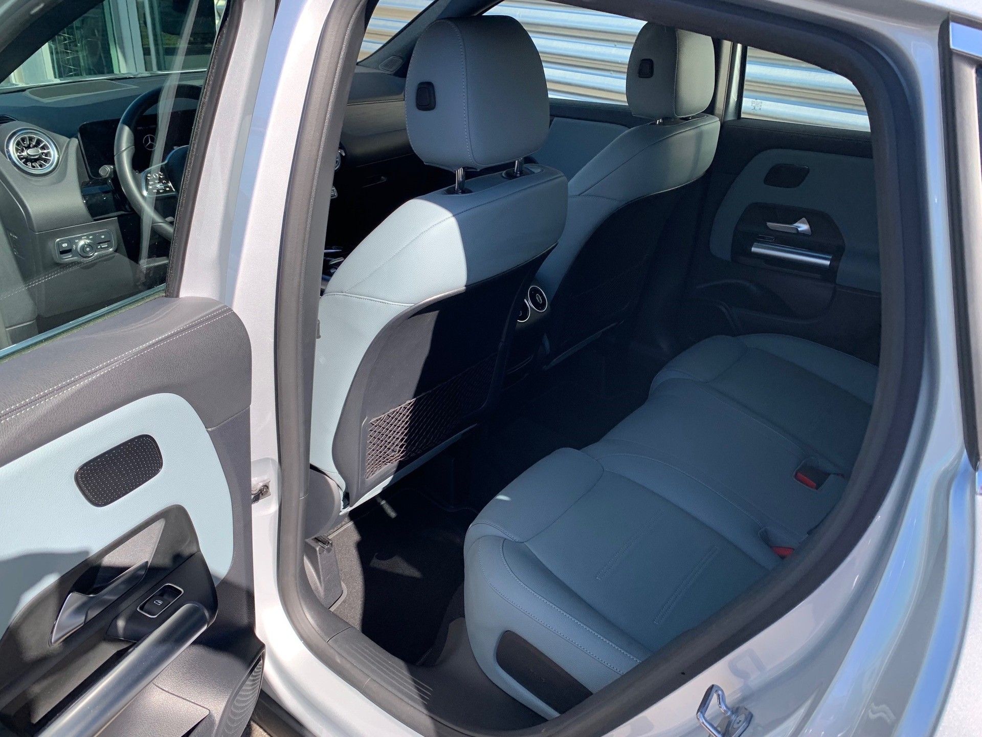 MERCEDES-BENZ GLA 250 e 8G-DCT-image-11