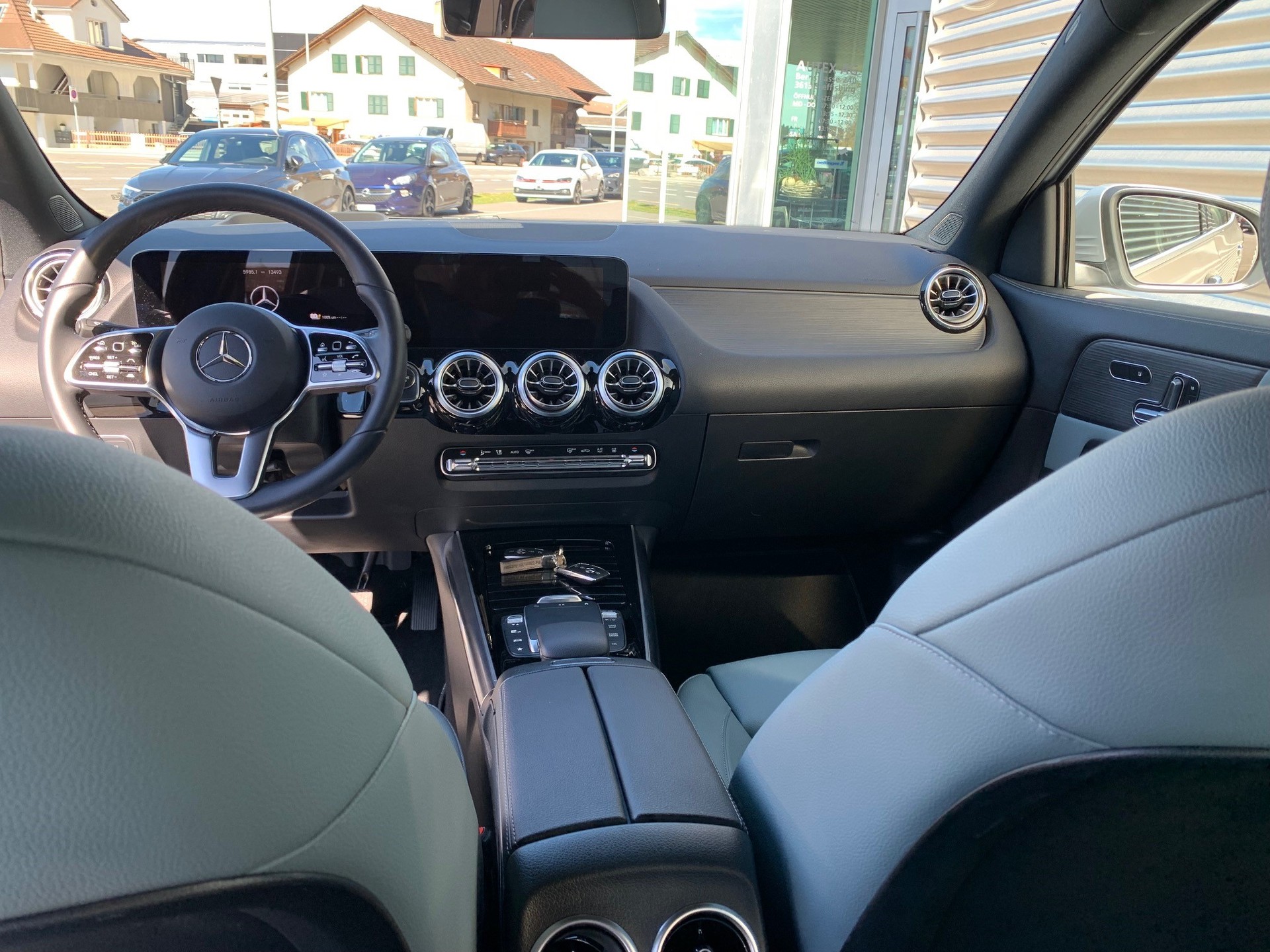 MERCEDES-BENZ GLA 250 e 8G-DCT-image-10
