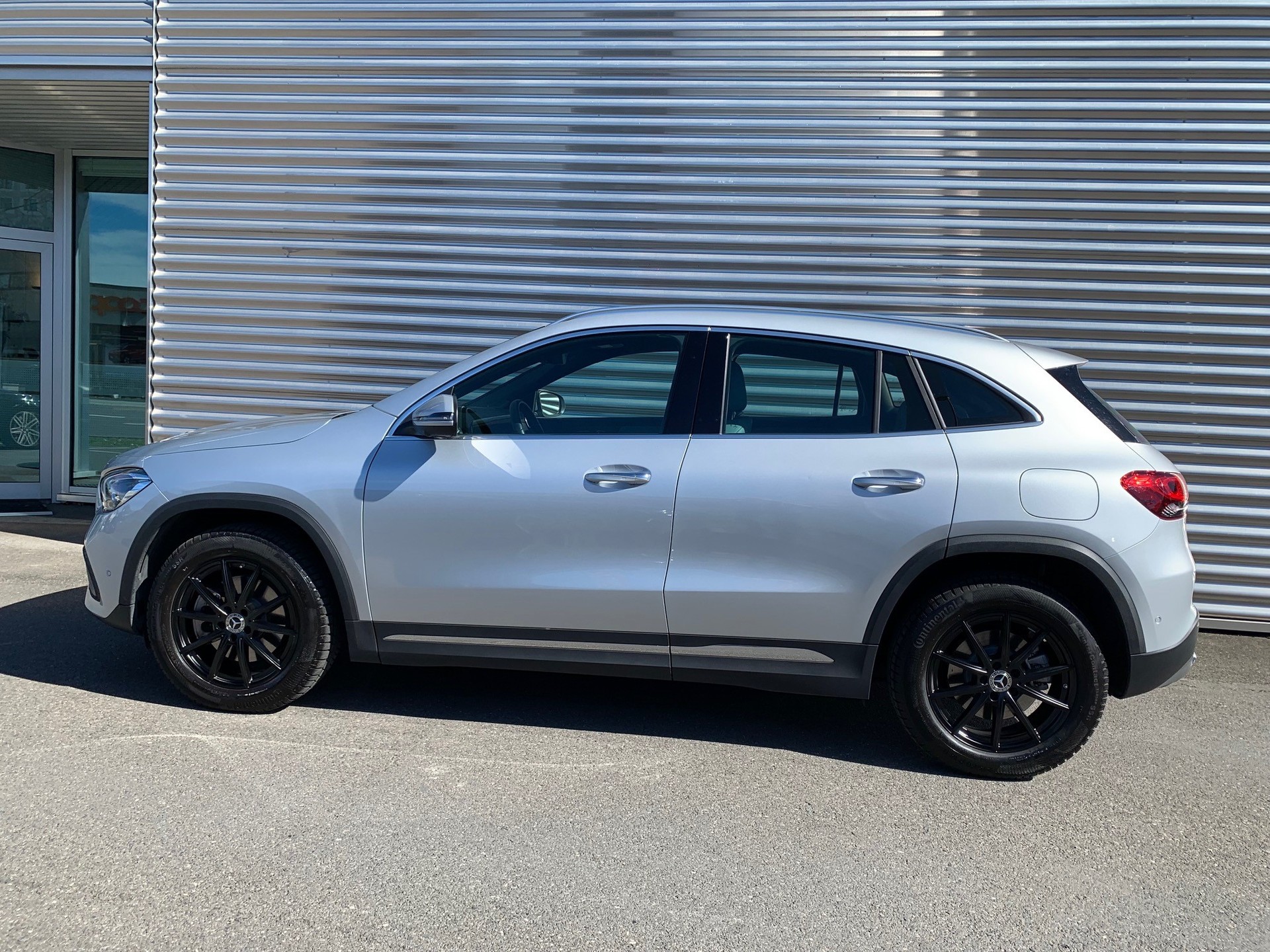 MERCEDES-BENZ GLA 250 e 8G-DCT-showroom-element-3