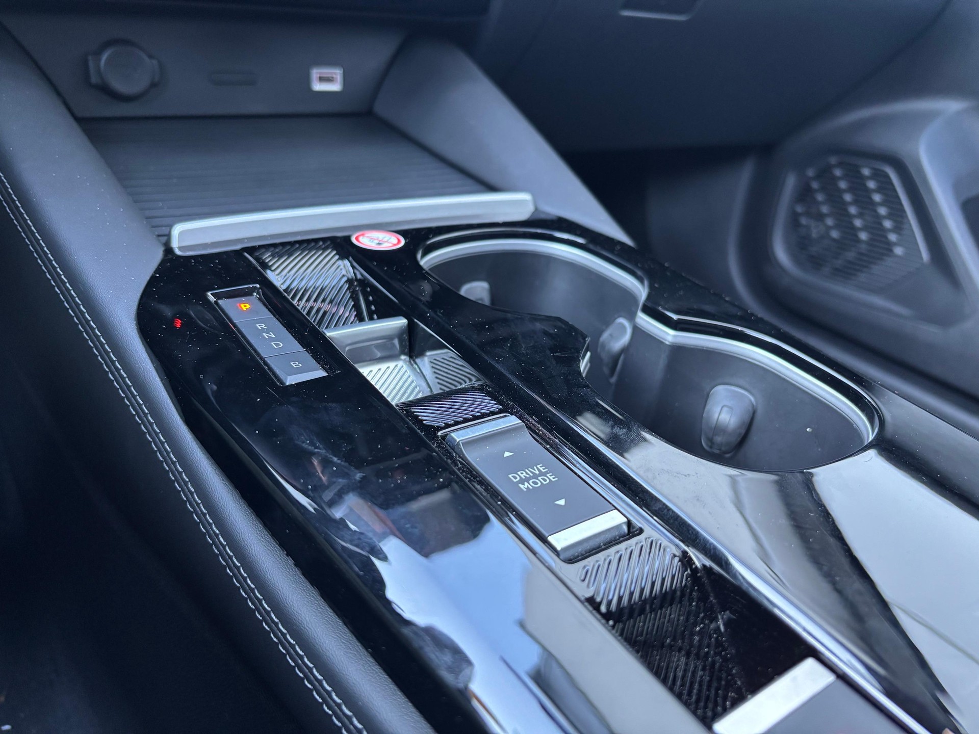 CITROEN C5 X 1.6 Plug-in Hybrid Shine-image-11