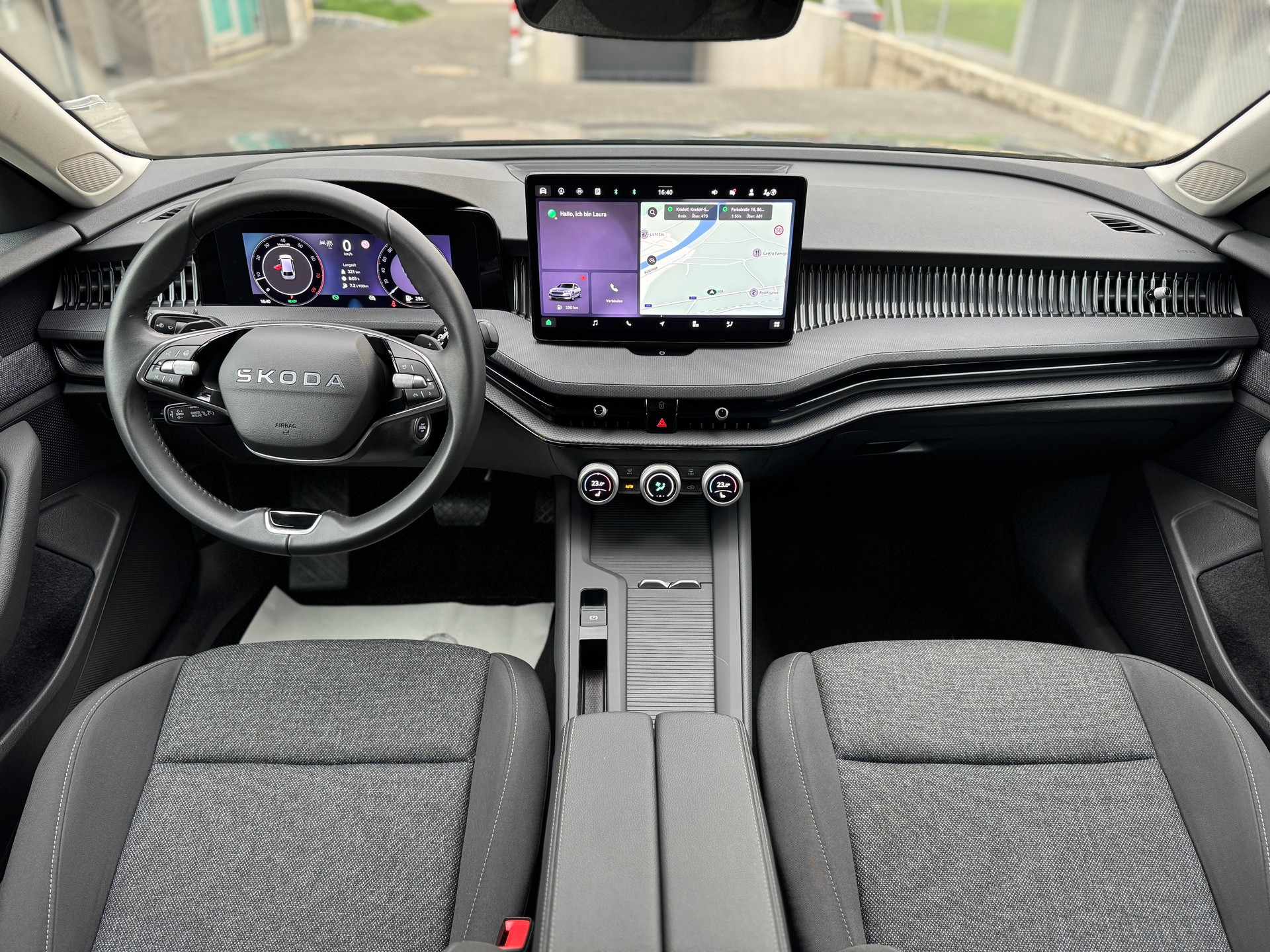 SKODA Superb Combi 1.5 eTSI Selection DSG *Werksgarantie*-image-10