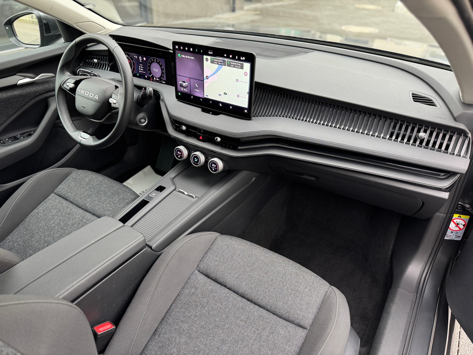 SKODA Superb Combi 1.5 eTSI Selection DSG *Werksgarantie*-image-16