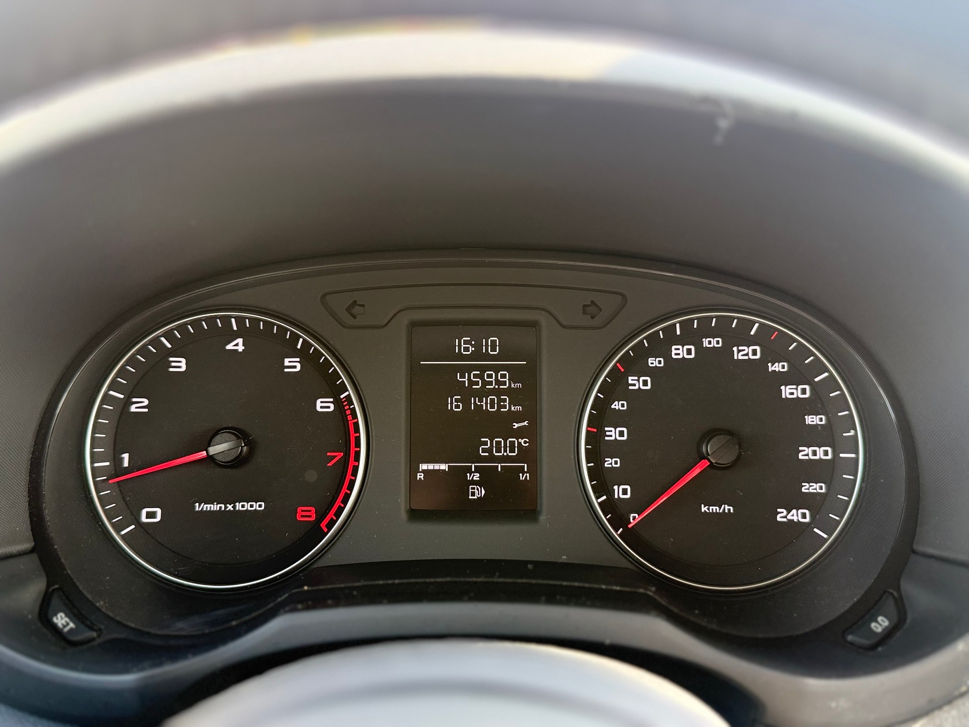 AUDI A1 1.4 TFSI Attraction-image-11