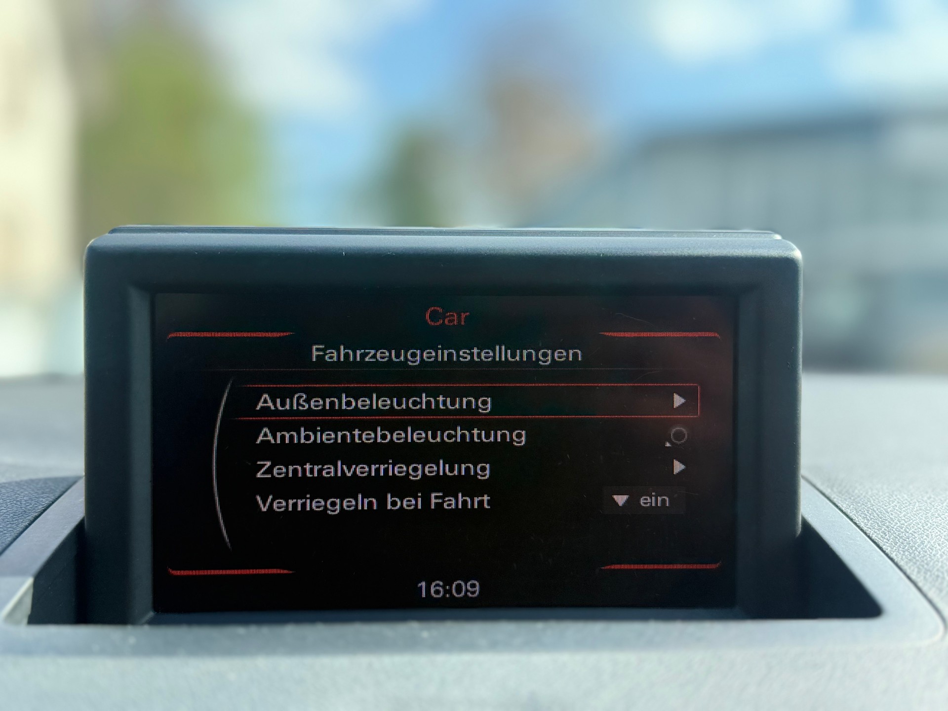 AUDI A1 1.4 TFSI Attraction-image-9