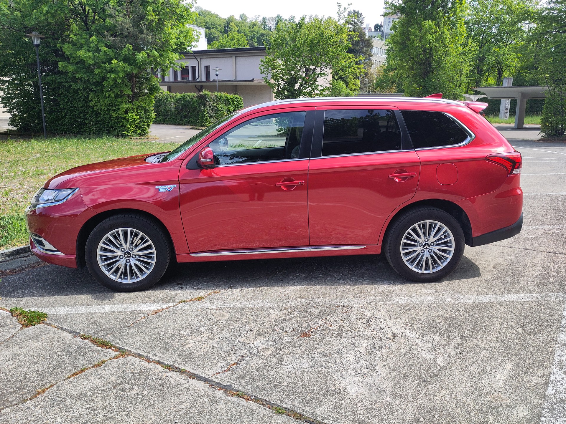 MITSUBISHI Outlander 2.4 PHEV Diamond 4WD Automatic-image-2