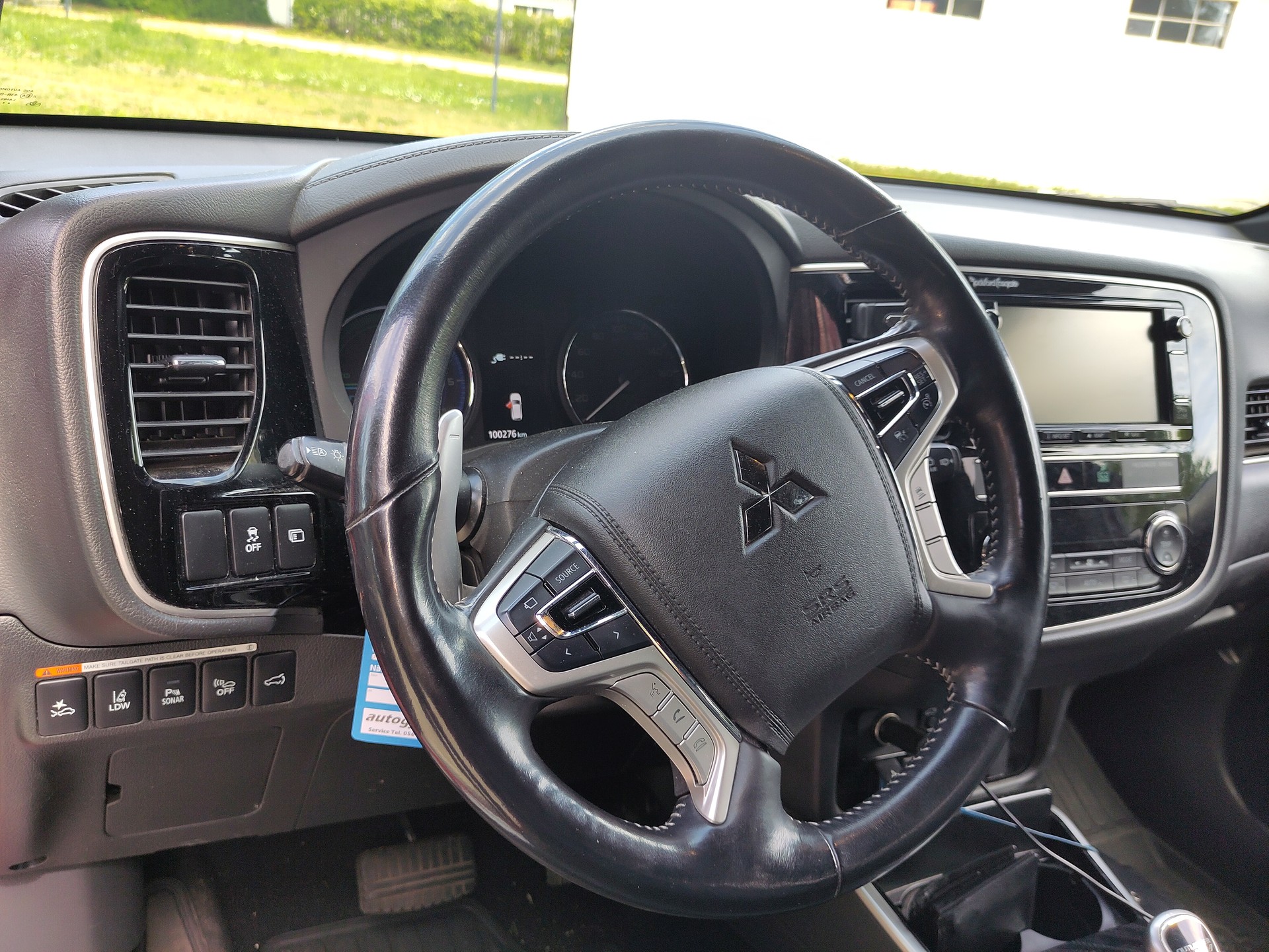 MITSUBISHI Outlander 2.4 PHEV Diamond 4WD Automatic-image-6