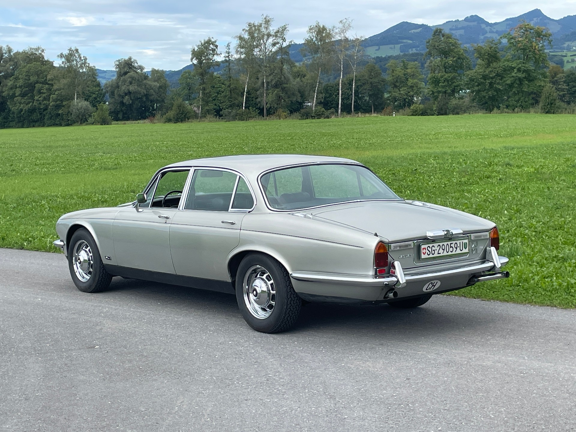 JAGUAR XJ12 L Serie 2 Limousine-image-6