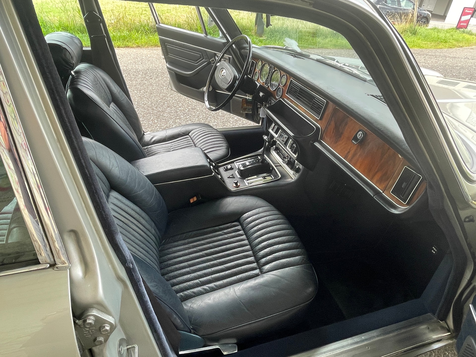 JAGUAR XJ12 L Serie 2 Limousine-image-11