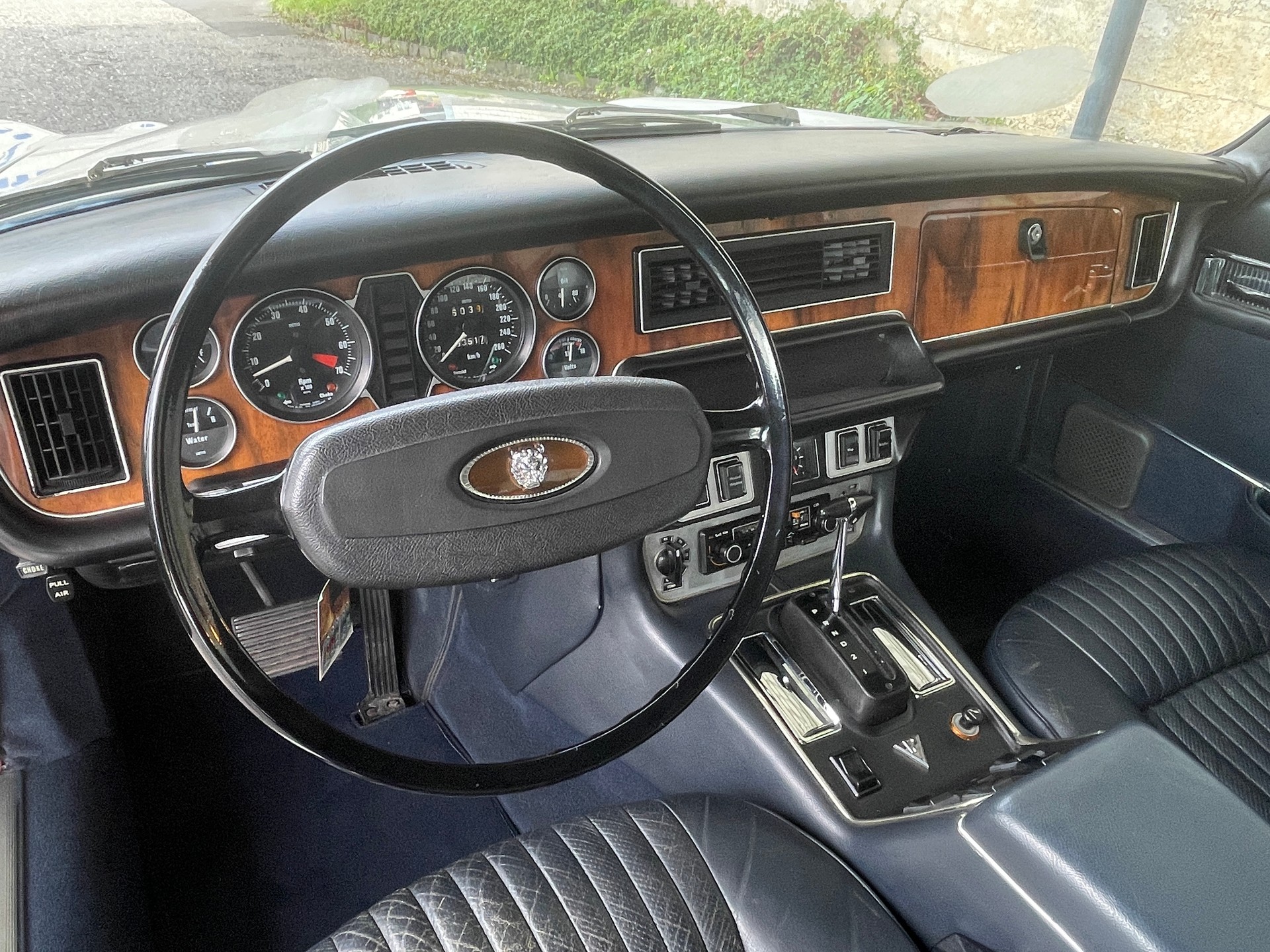 JAGUAR XJ12 L Serie 2 Limousine-image-12