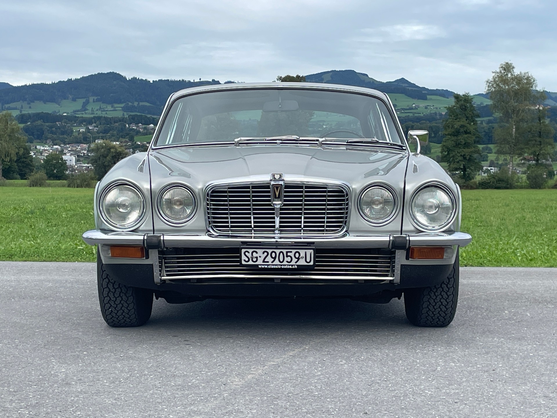 JAGUAR XJ12 L Serie 2 Limousine-image-3