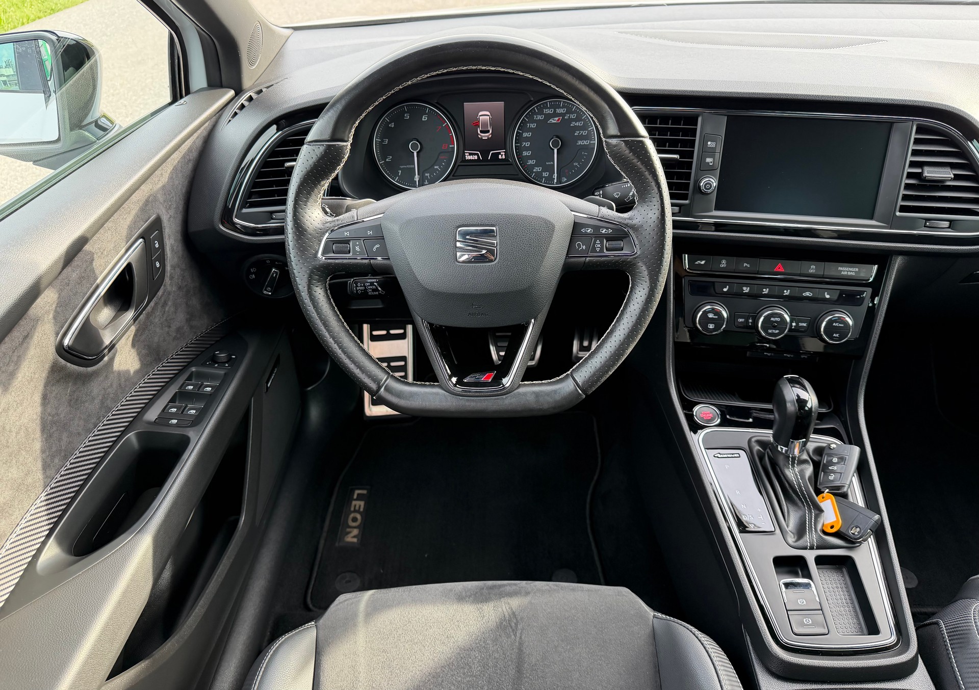 SEAT Leon ST 2.0 TSI Cupra 300 4 Drive DSG-image-13