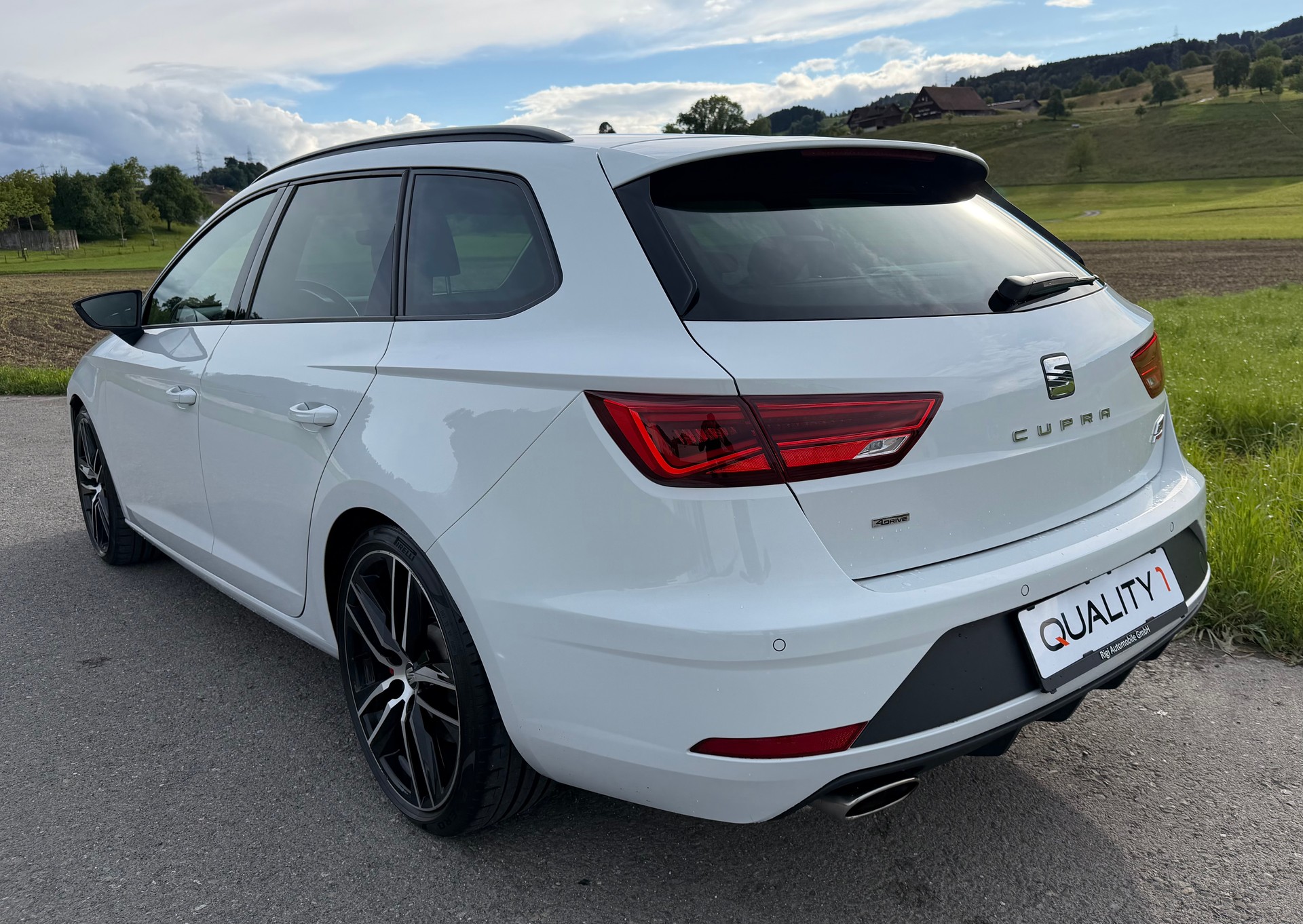 SEAT Leon ST 2.0 TSI Cupra 300 4 Drive DSG-image-3