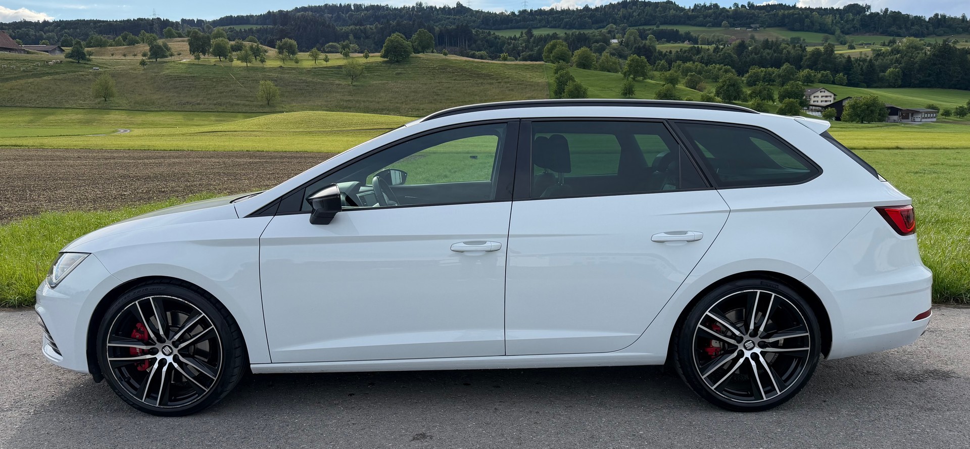 SEAT Leon ST 2.0 TSI Cupra 300 4 Drive DSG-image-2