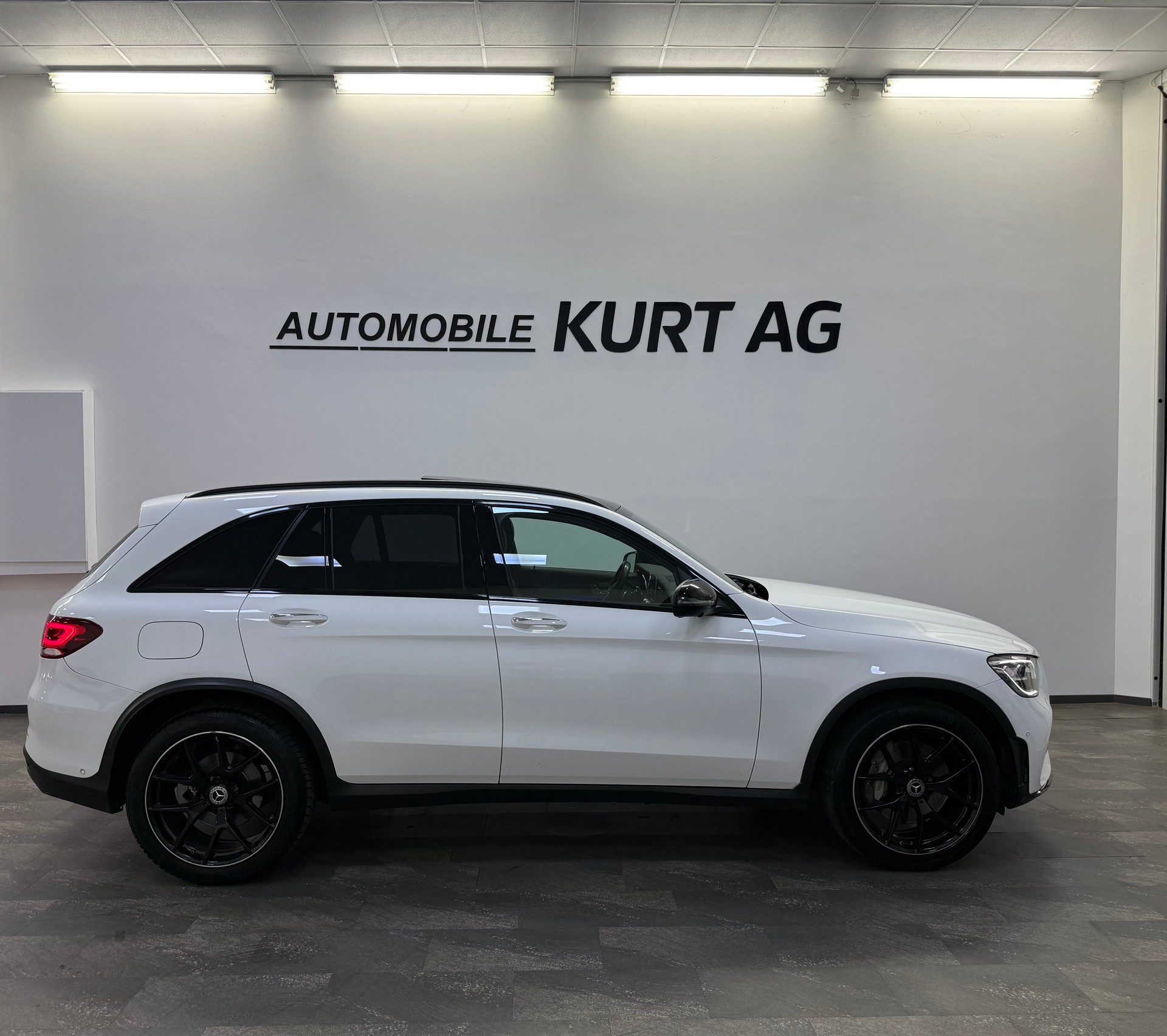 MERCEDES-BENZ GLC 220 d AMG Line 4Matic 9G-Tronic-image-12
