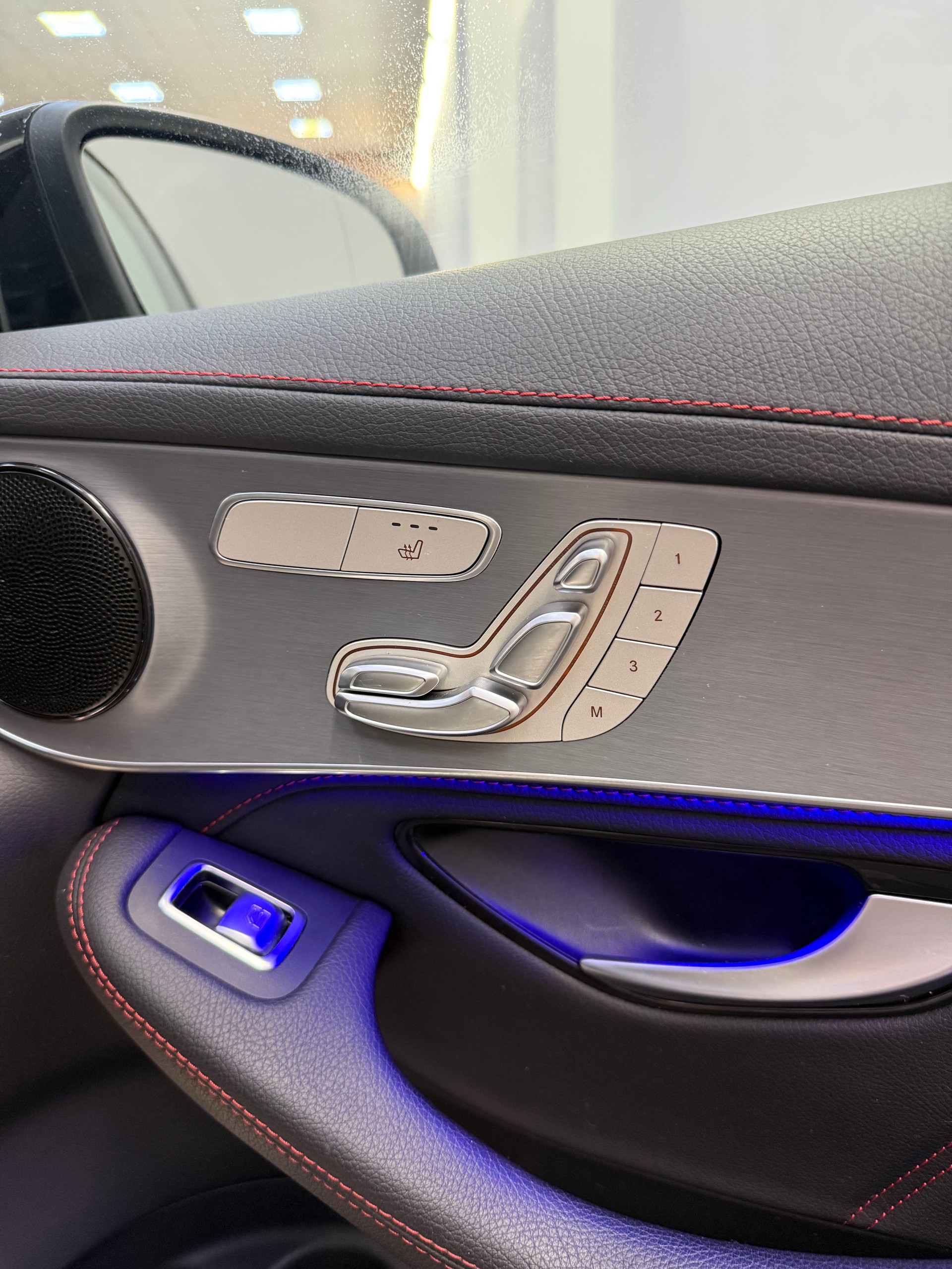 MERCEDES-BENZ GLC 220 d AMG Line 4Matic 9G-Tronic-image-22